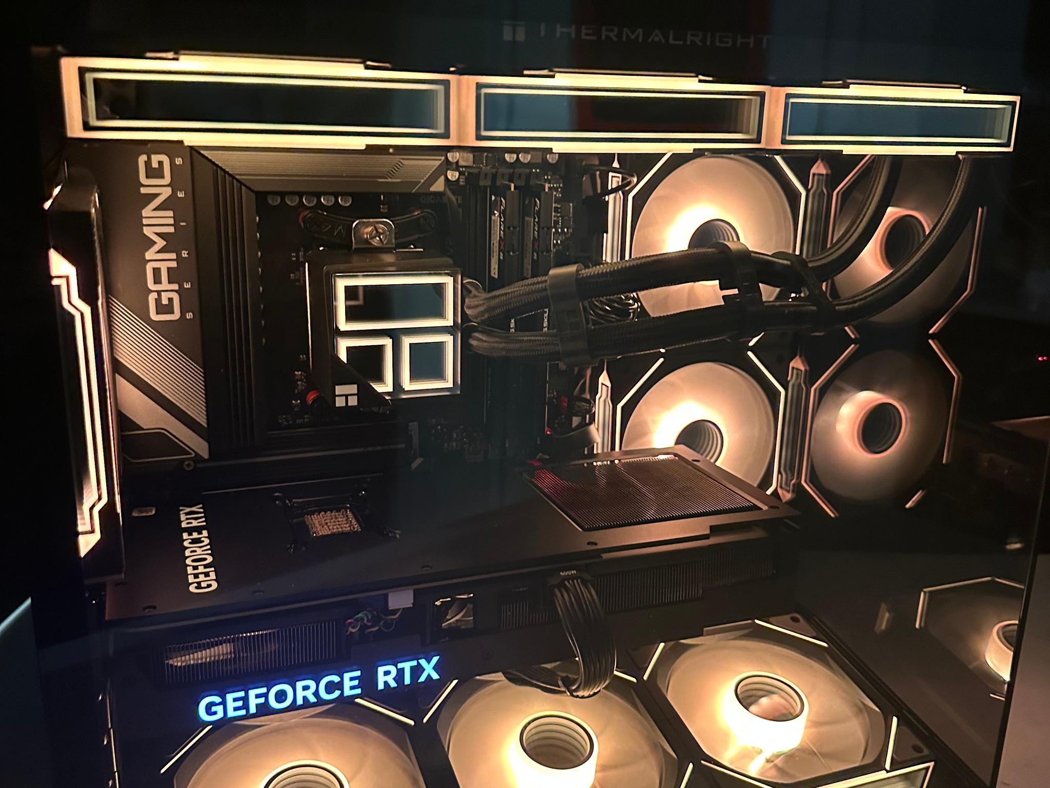 Ryzen 7 9700X / RTX 5070 Ti 16GB - O11 Dynamic Mini V2 Mid-Tower Black, 1TB M.2, 512GB M.2, 4TB SATA