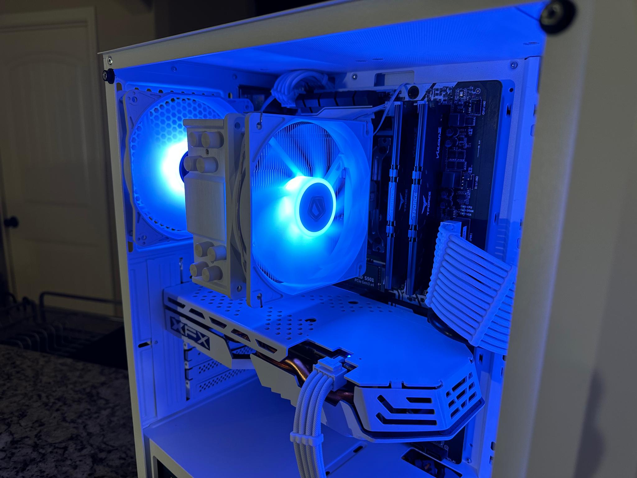 RGB Gaming PC Intel i5-6600k / RX 580 8gb / 16gb Ram