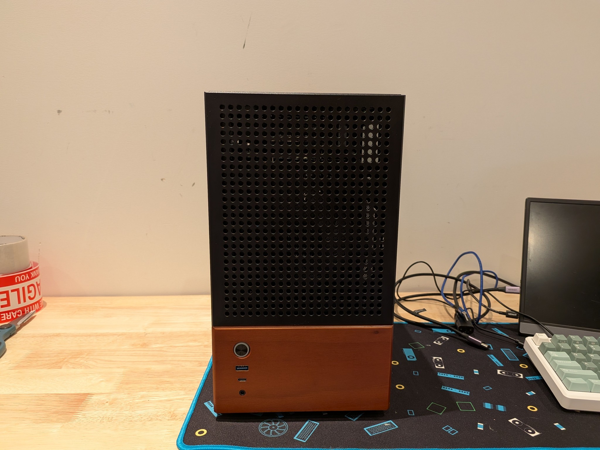 4K Mini Mammoth - RTX 4070 Ti Super, Ryzen 5 7600X3D, 32 GB DDR5, 1 TB Gen 4 NVME, RGB