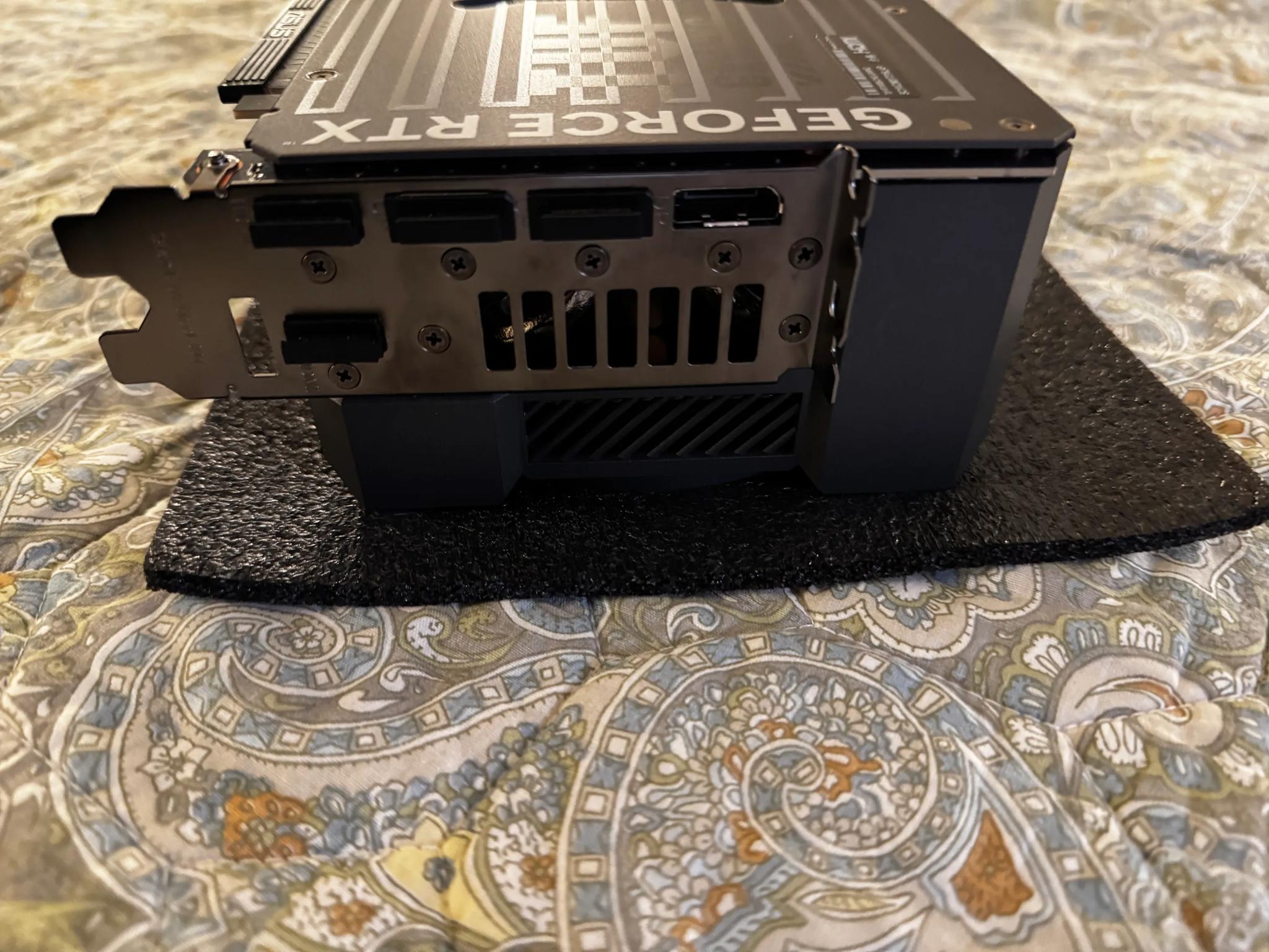 ASUS - TUF Gaming NVIDIA GeForce RTX 5080 16GB GDDR7 PCI Express 5.0 Graphics