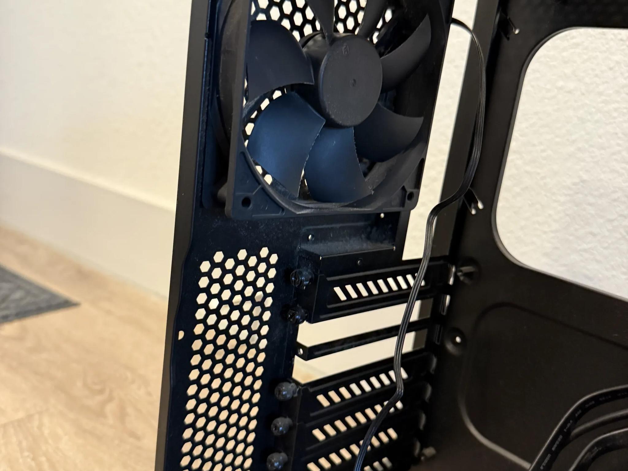 Corsair Carbide Series 200R ATX Mid Tower; Original Case Fans; Asus DRW-24B1ST/BLK/B/AS DVD/CD