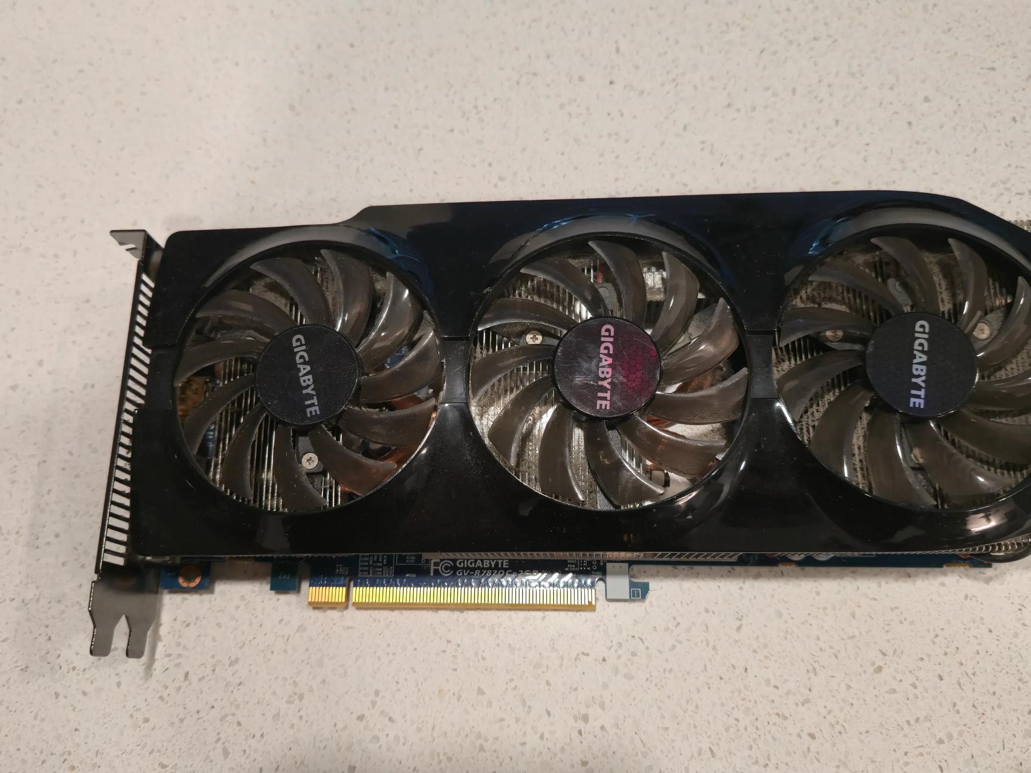 GIGABYTE AMD Radeon HD 7870 2 GB GDDR5