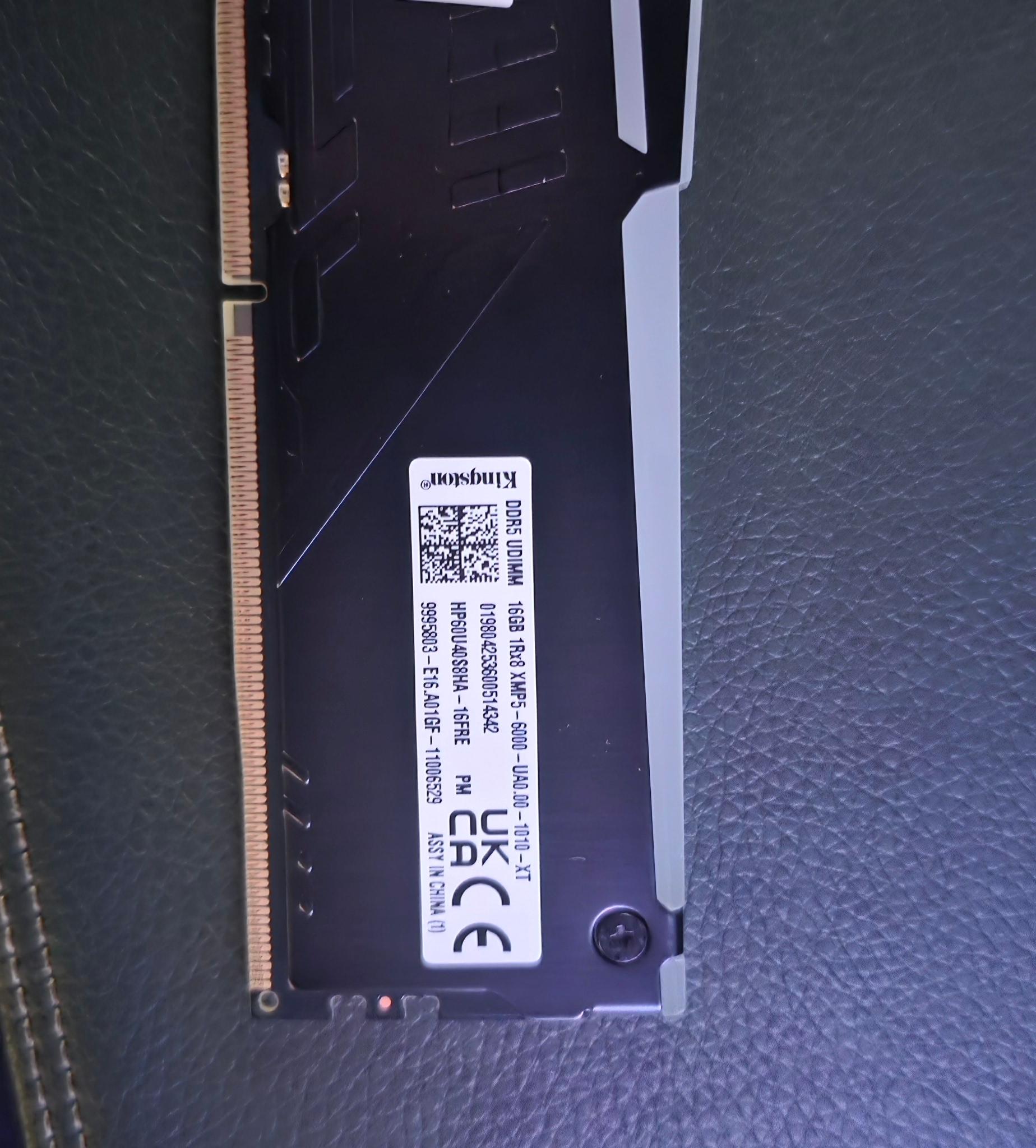 64GB DDR5 6000MHZ (16Gx4) - Kingston Fury RGB