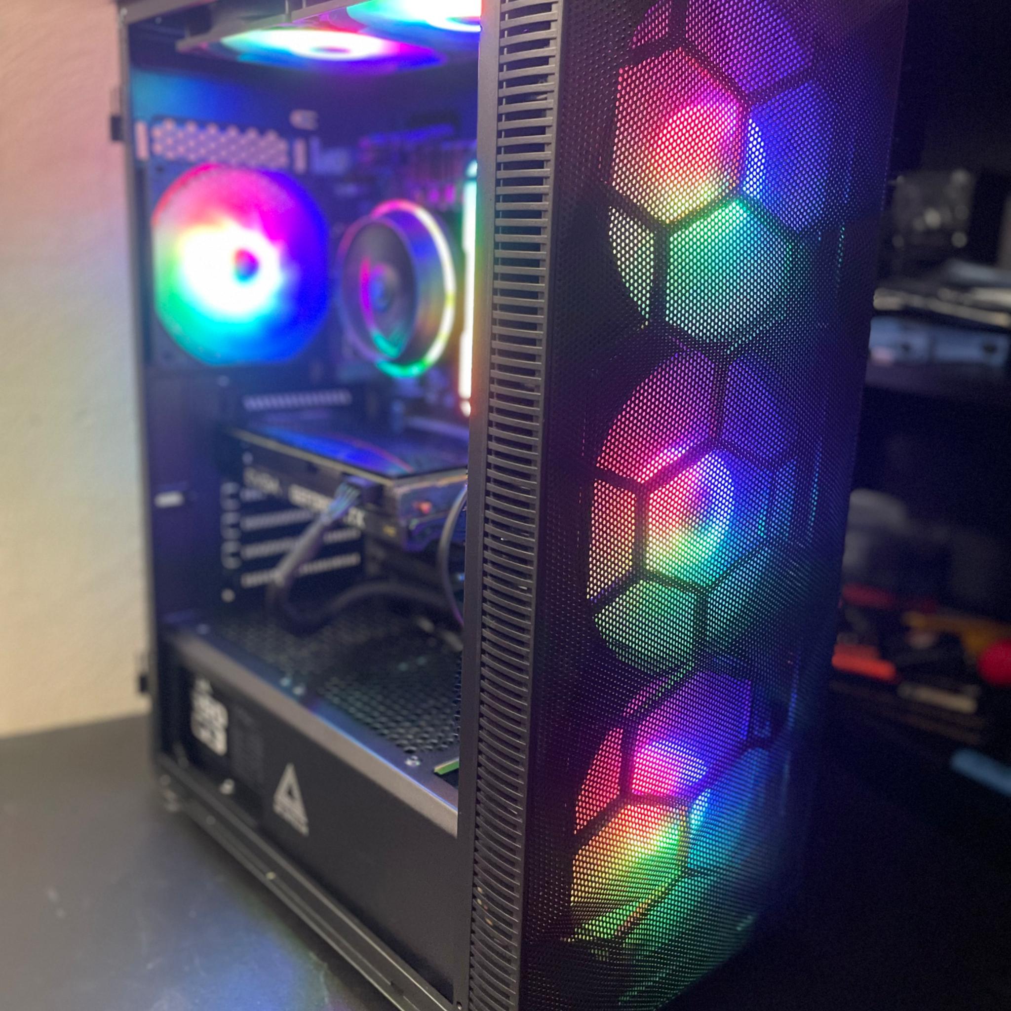 RTX 3060 | i7-6700 | 16GB DDR4 | 256GB SSD |