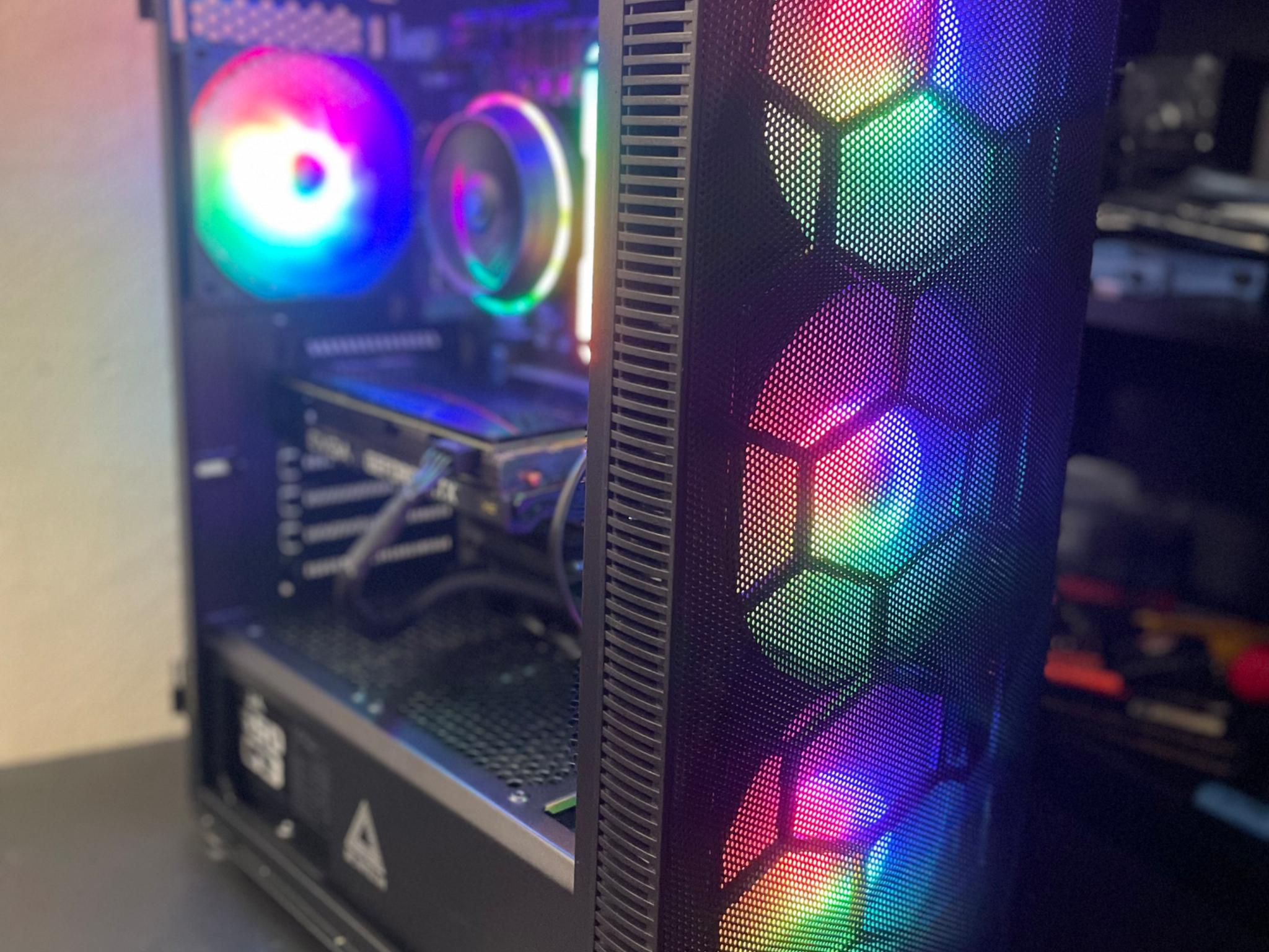 RTX 3060 | i7-6700 | 16GB DDR4 | 256GB SSD |