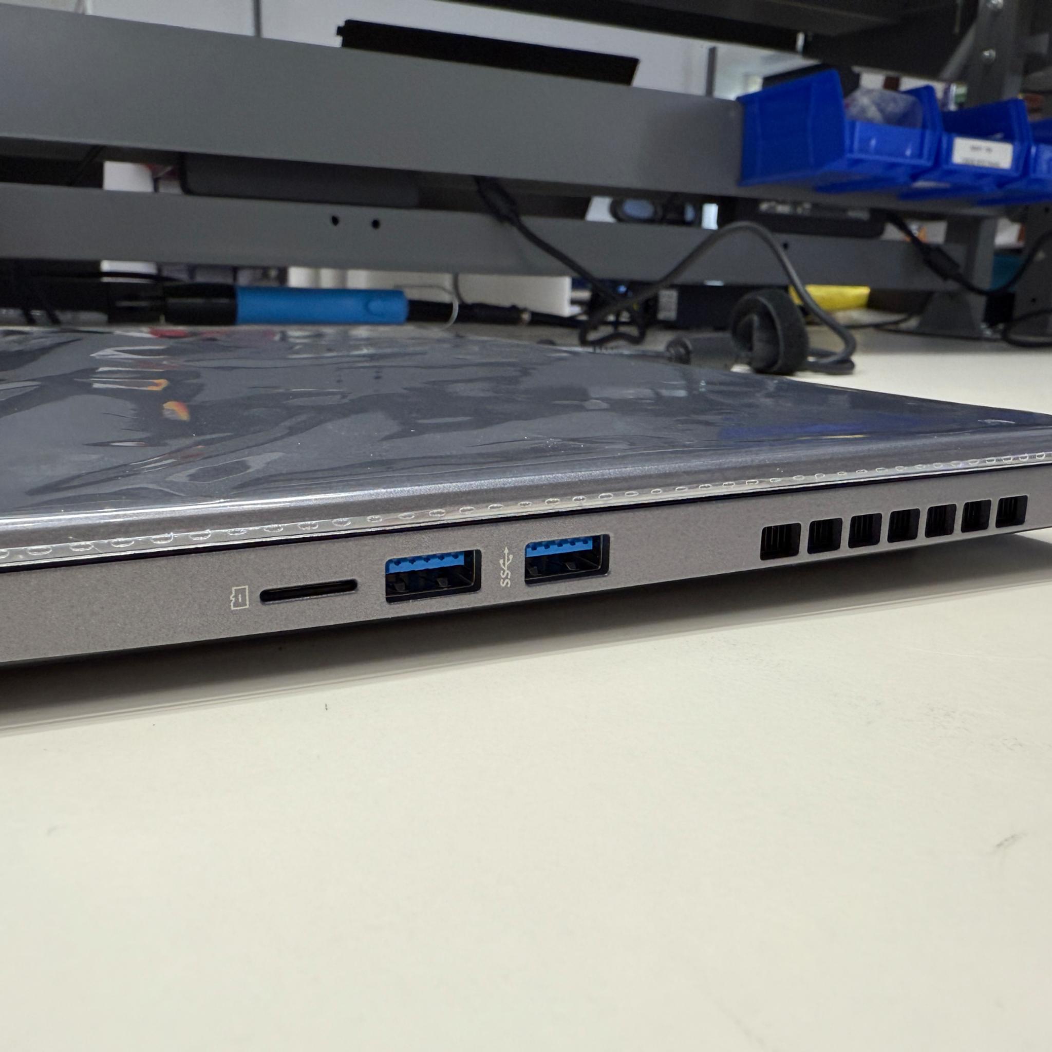 Eluktronics Max-15, i7-10875H, RTX 2080 Super, 32GB Ram, 1TB SSD