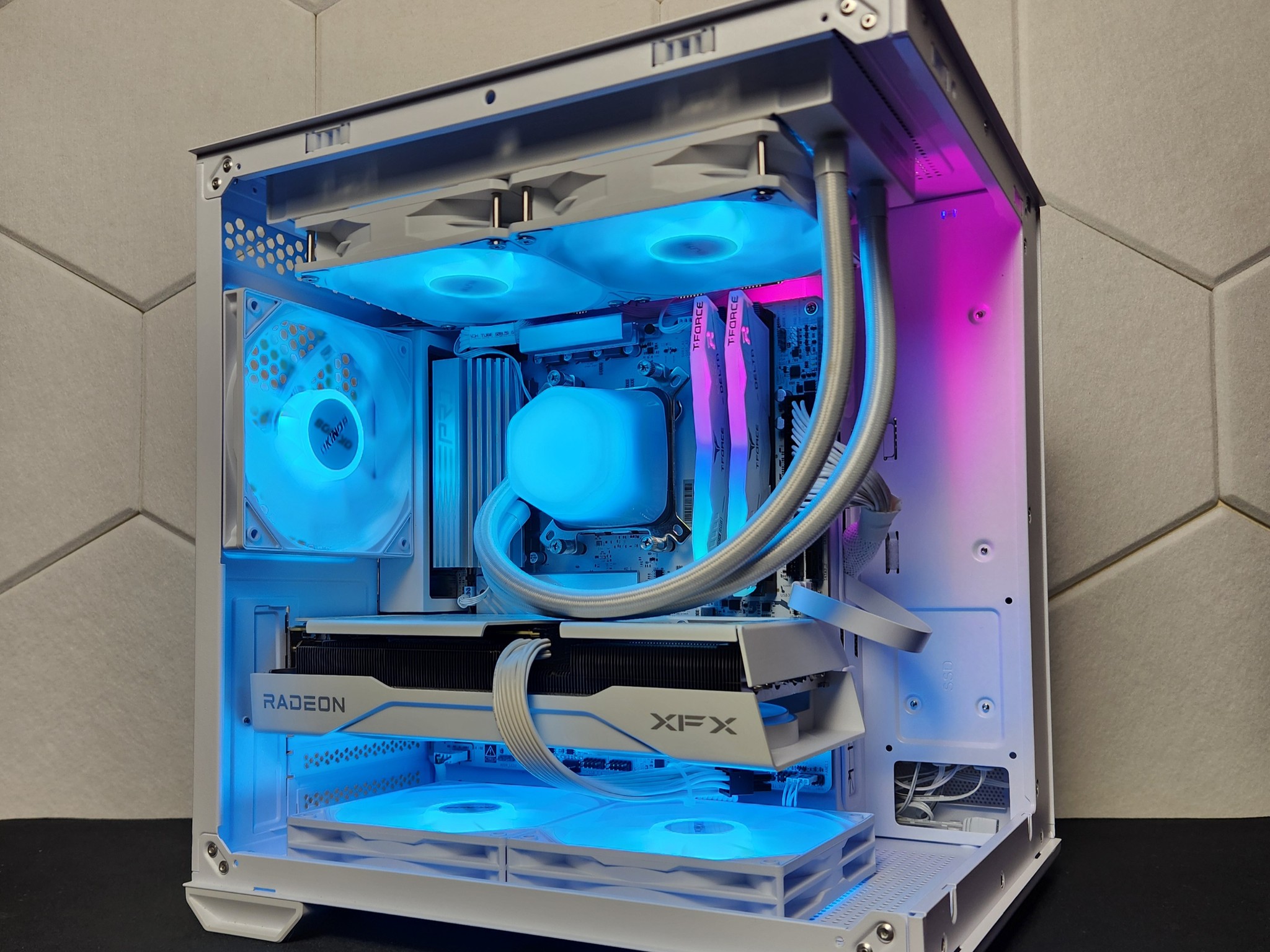 RX 9060XT 8GB | Ryzen 5 9600X | 16GB DDR5 | 1TB SSD | Wifi+BT "The Yeti"