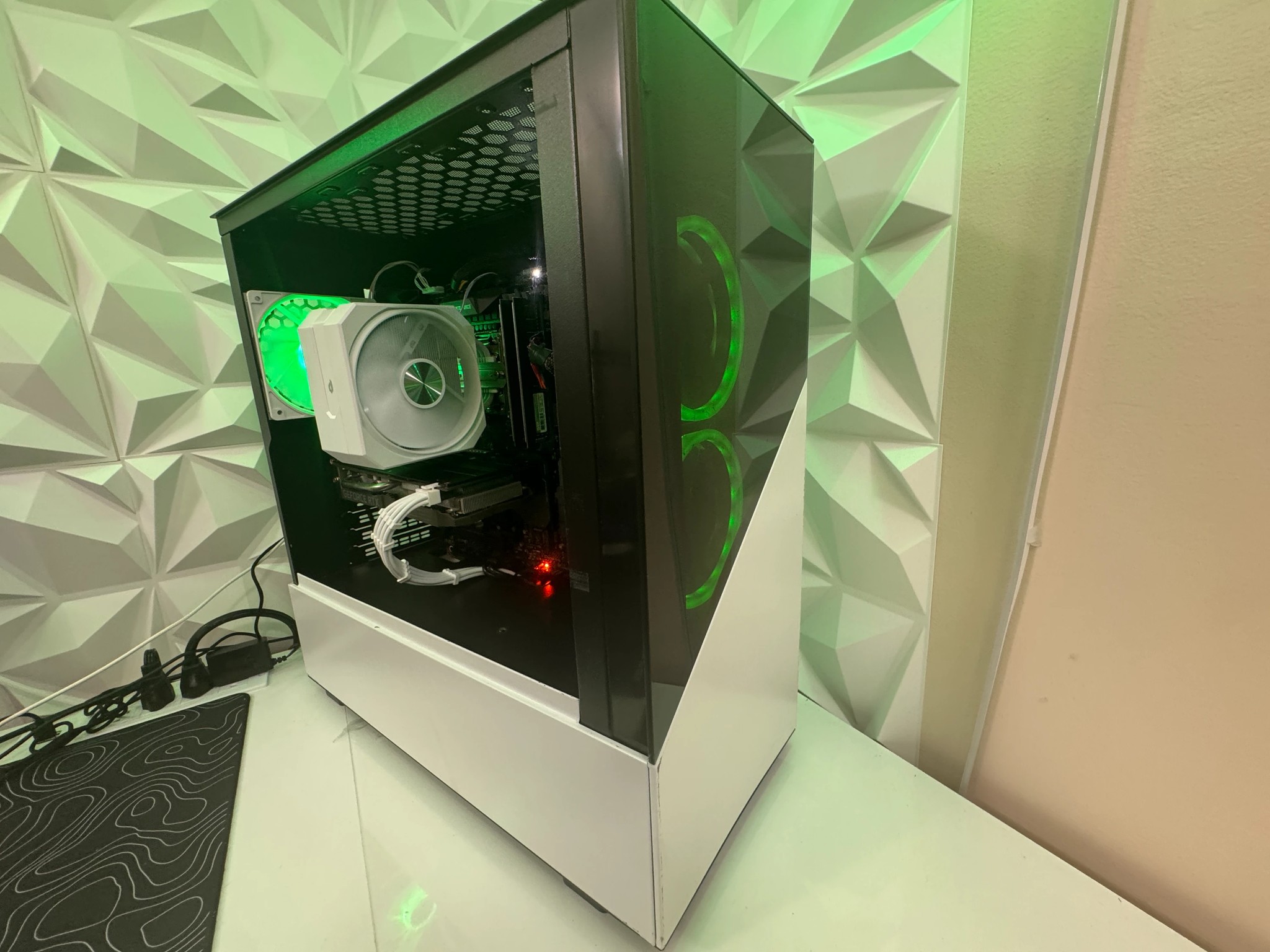 ⚪️ Clean White RTX 2060 Super 8GB + intel i7 Gaming PC | 32GB DDR4 RAM | 512GB M.2 SSD |