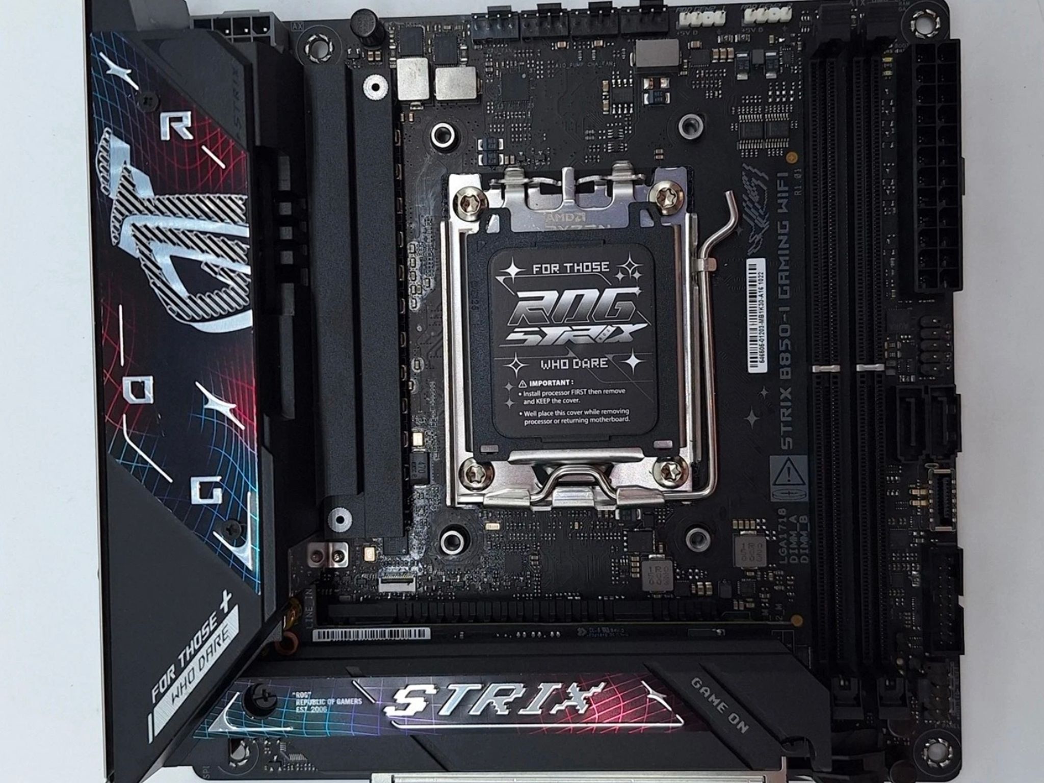 ASUS ROG STRIX B850-I GAMING WIFI + R7 9800X3D+ 500GB NMVE AMD AM5 DDR5 PCIE 5.0