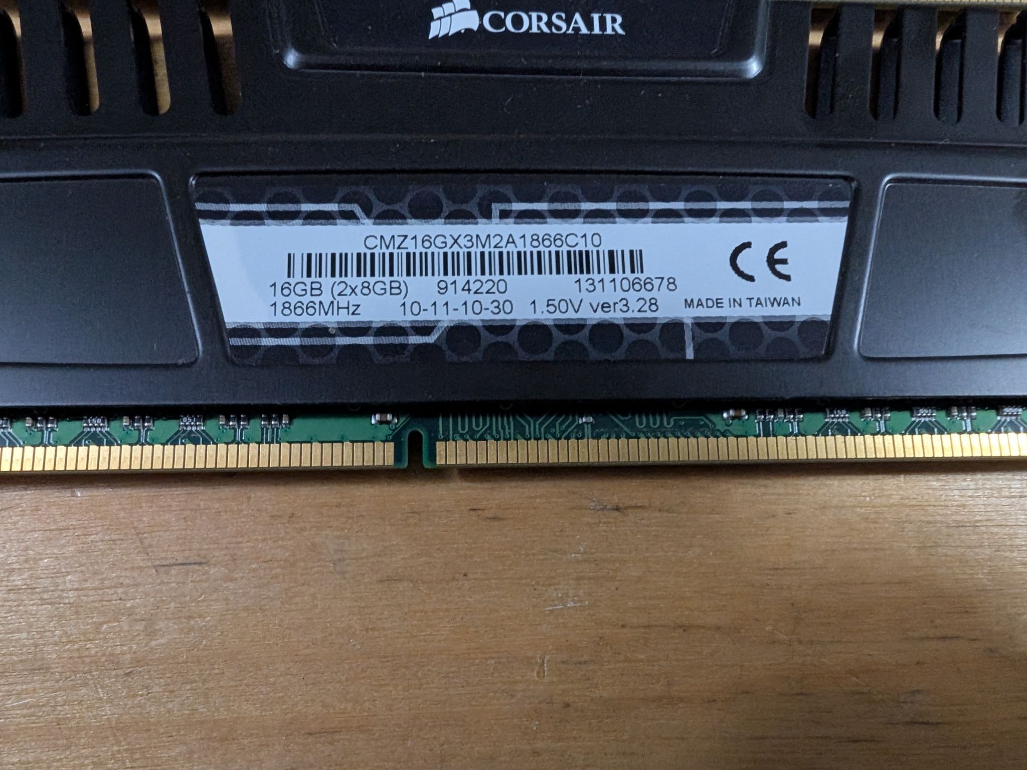16GB Corsair DDR3 1866MTs 2x8GB black