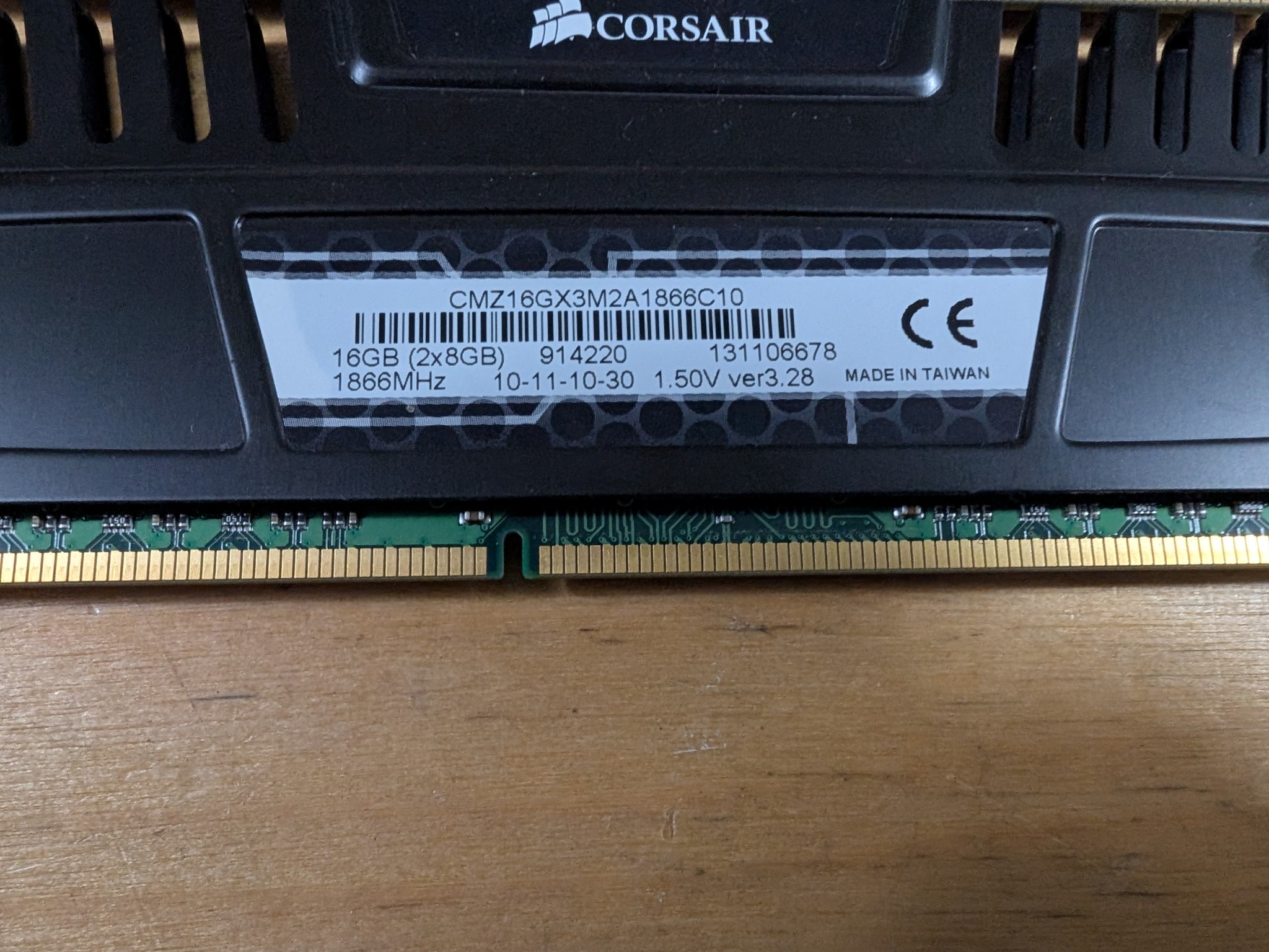 16GB Corsair DDR3 1866MTs 2x8GB black