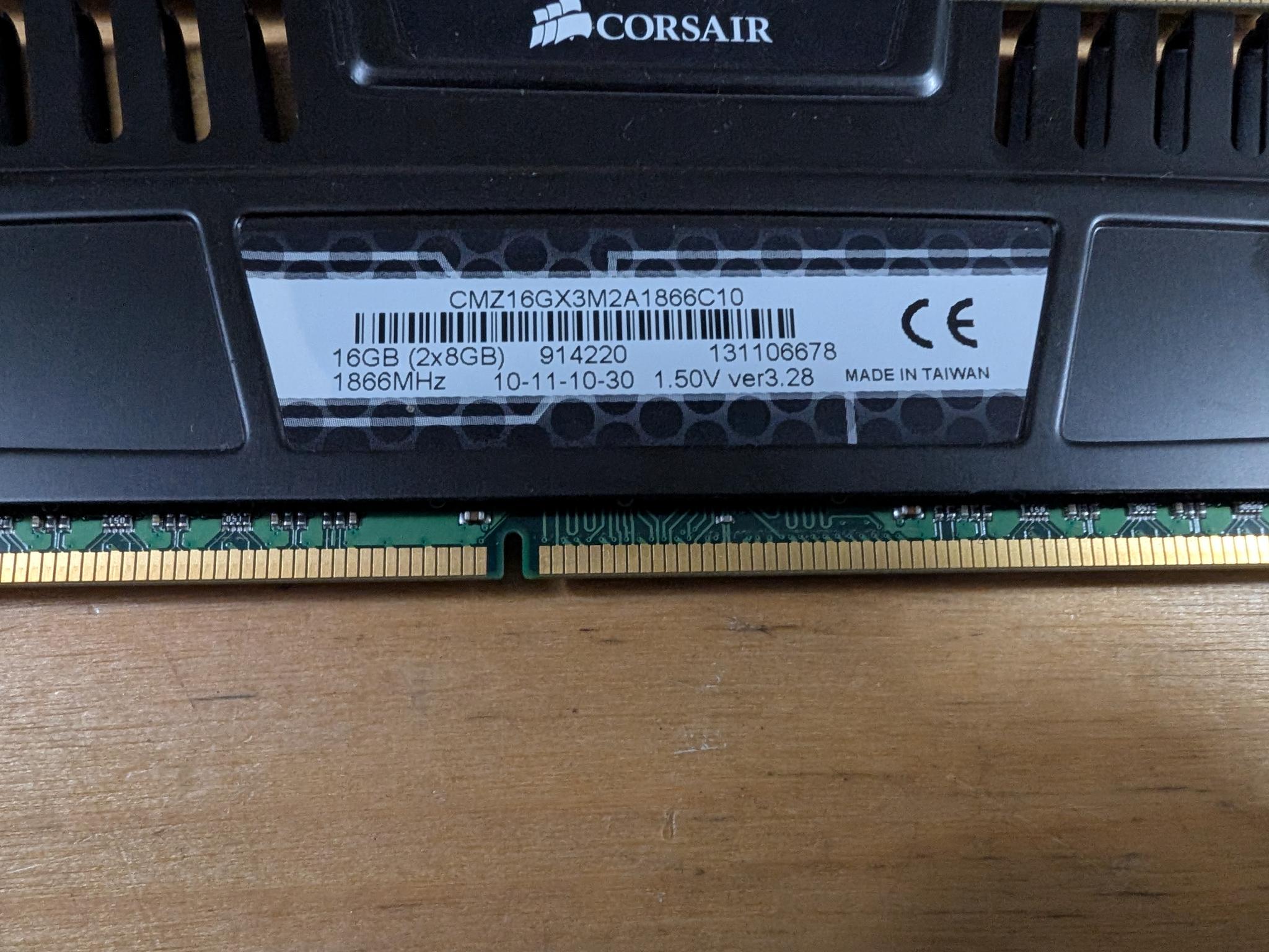 16GB Corsair DDR3 1866MTs 2x8GB black