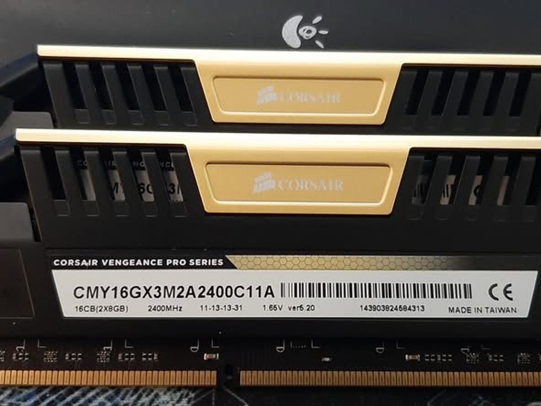 CORSAIR VENGEANCE PRO SERIES -16GB (2x8GB) DDR3 RAM 2400Mhz