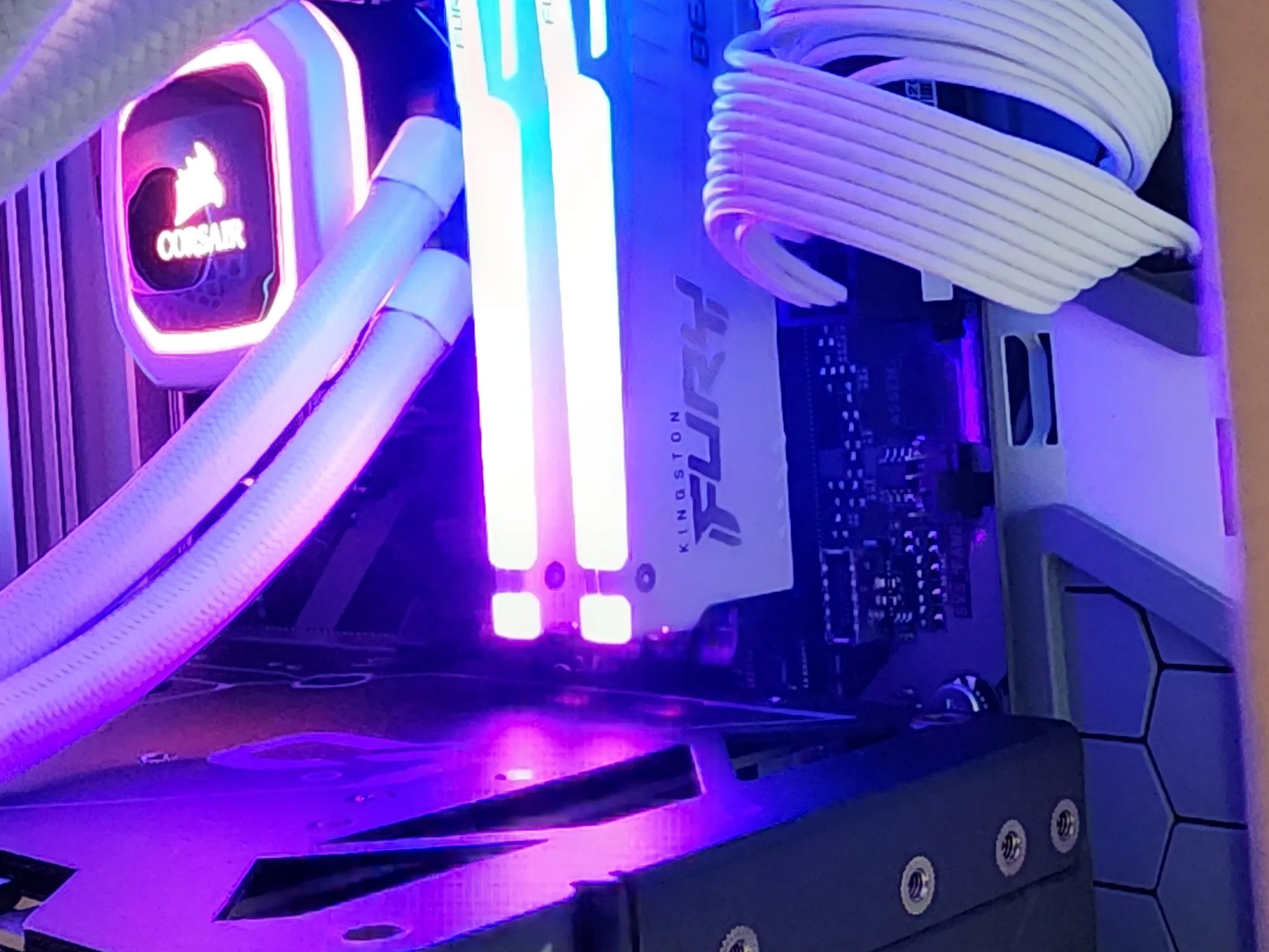 💥Versatile White PC💥 RTX 4070 | Ryzen 7 7700X | 32GB DDR5 | 1TB NVME M.2 | Windows 11 Pro