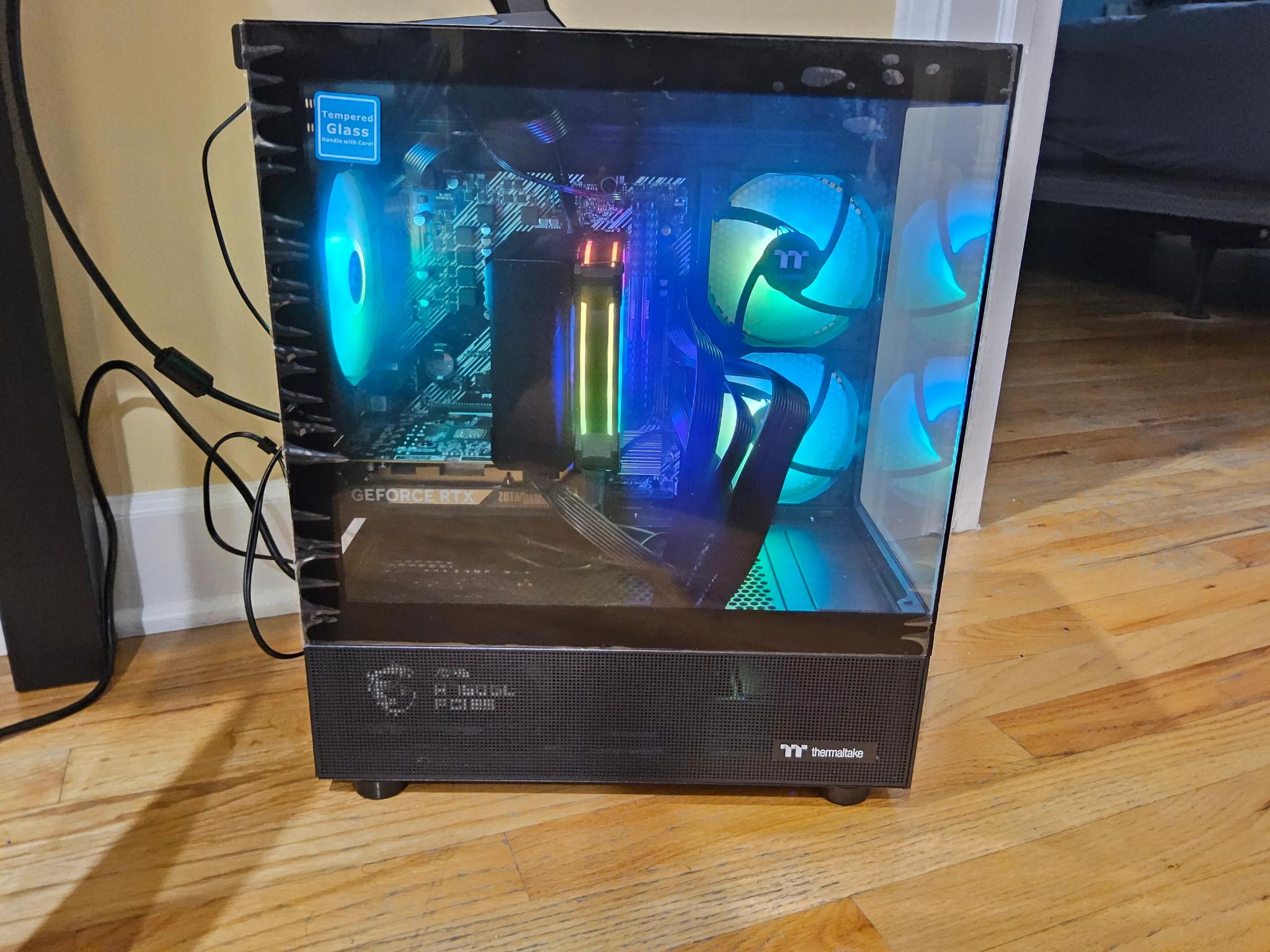 RTX 5060 / ryzen 7 5800xt / 32GB DDR4 / 1TB SSD / Windows 11 pro /  Wifi 7