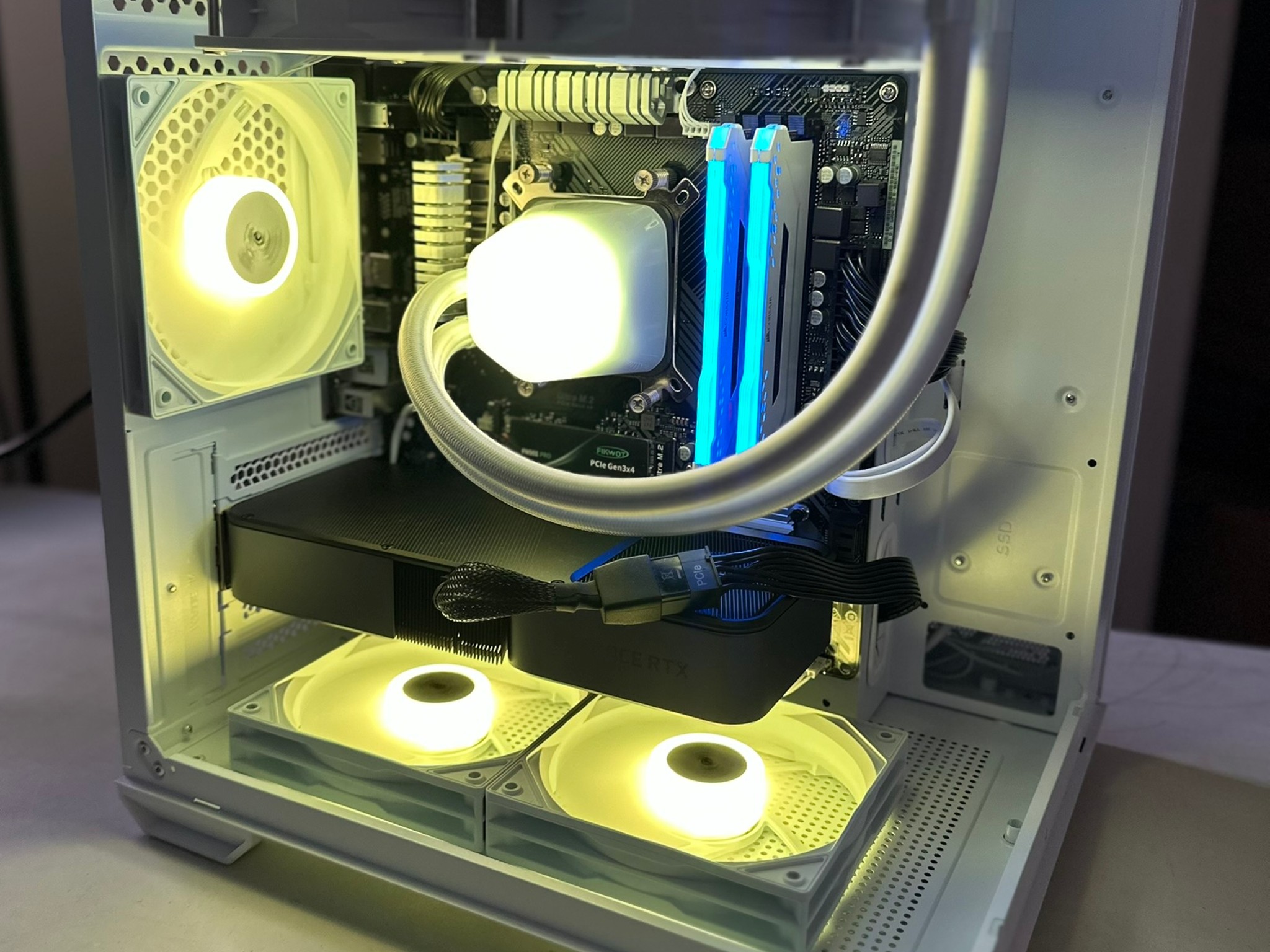 Ryzen 7 3700X / RTX 3070 / 512GB NVME / 32GB RAM