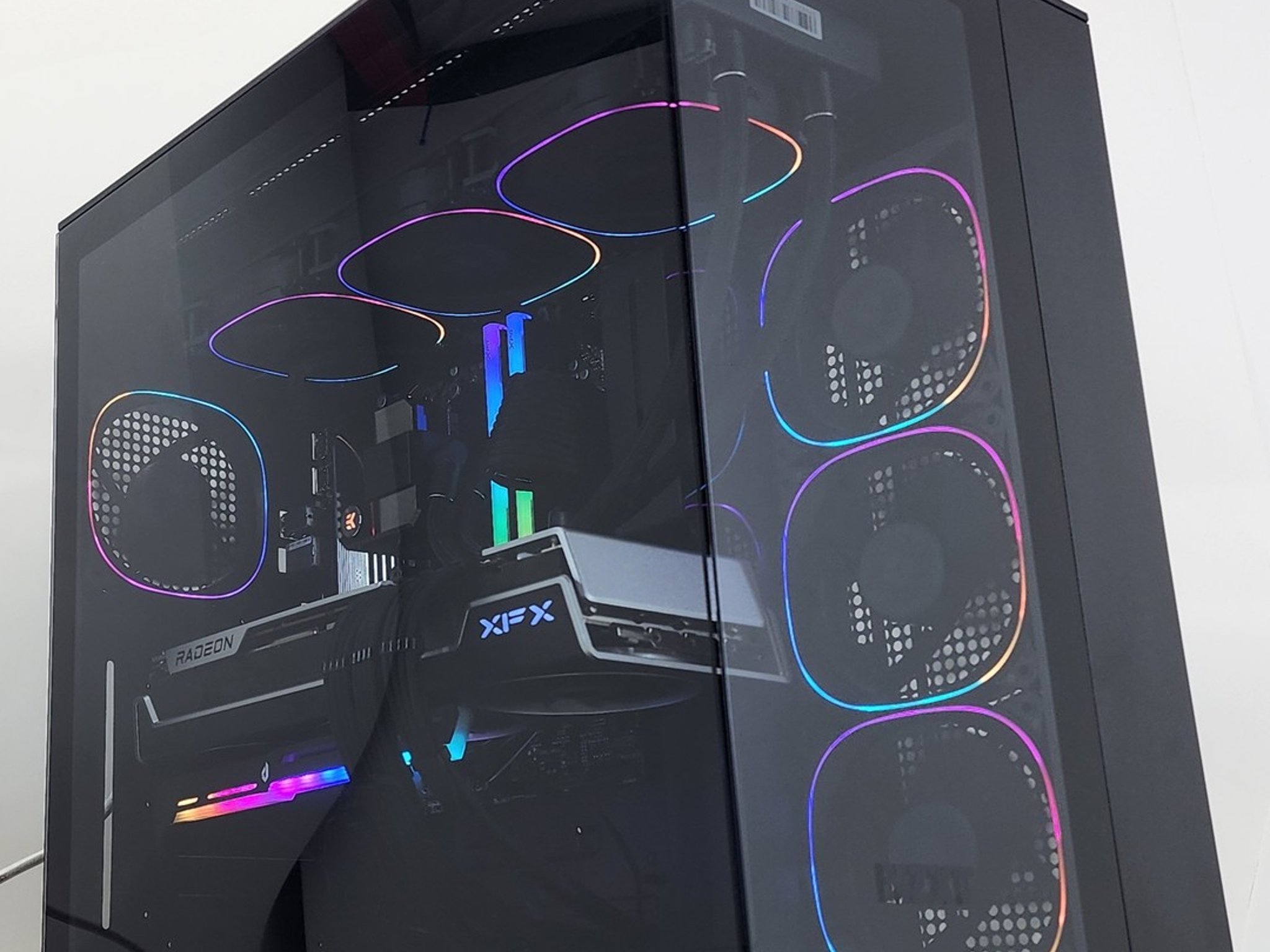 Gaming PC Ryzen 7 9700X 32GB RAM 2TB SSD RX 7900 XTX 24GB Windows 11 Computer