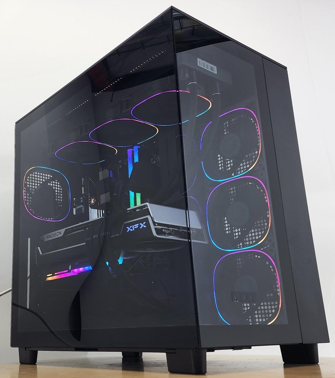 Gaming PC Ryzen 7 9700X 32GB RAM 2TB SSD RX 7900 XTX 24GB Windows 11 Computer