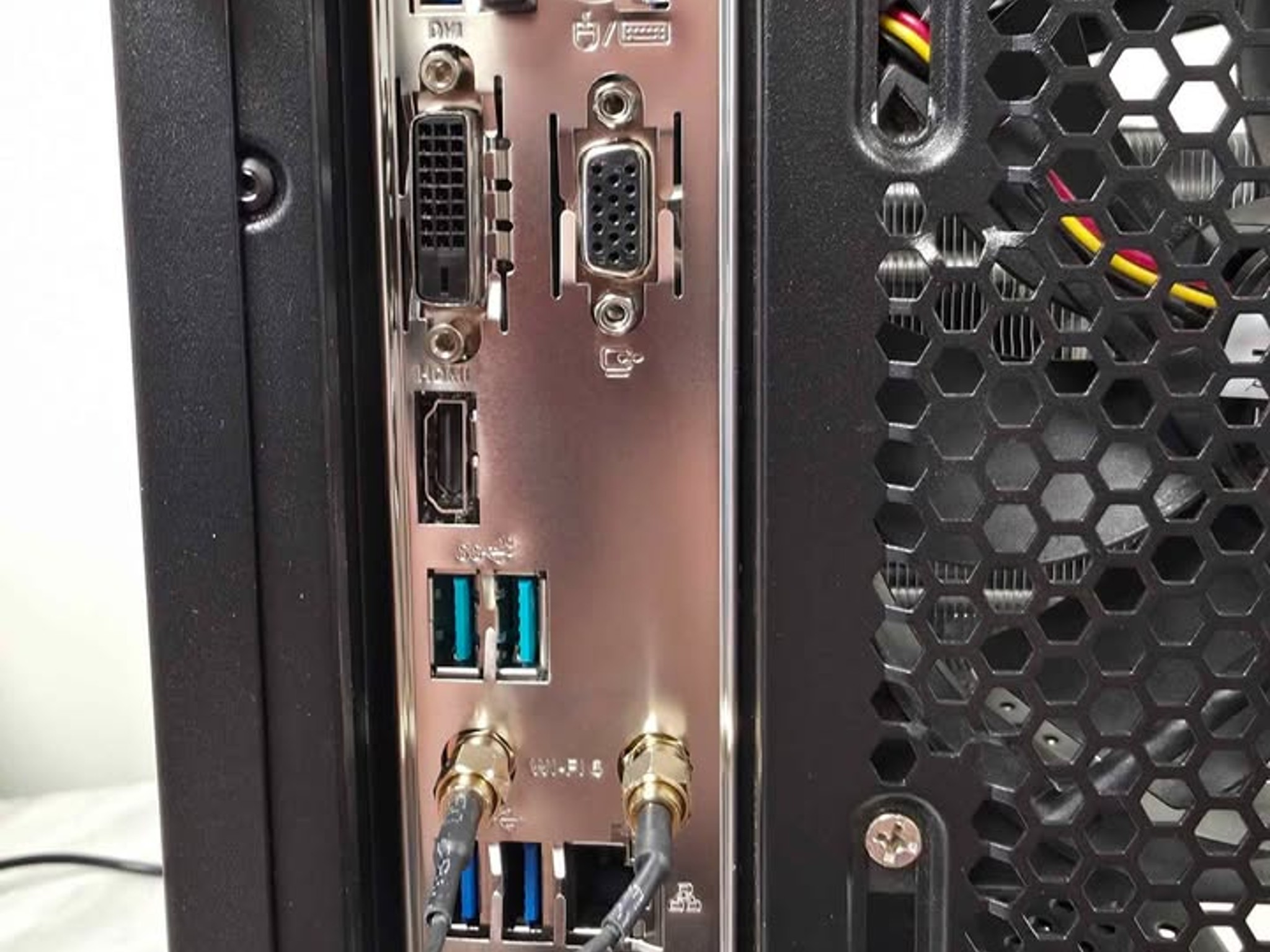 1080p Budget Gaming PC l Ryzen 5500 6 Core, 12 Thread CPU l XFX RX 580 8GB GPU l 16GB DDR4
