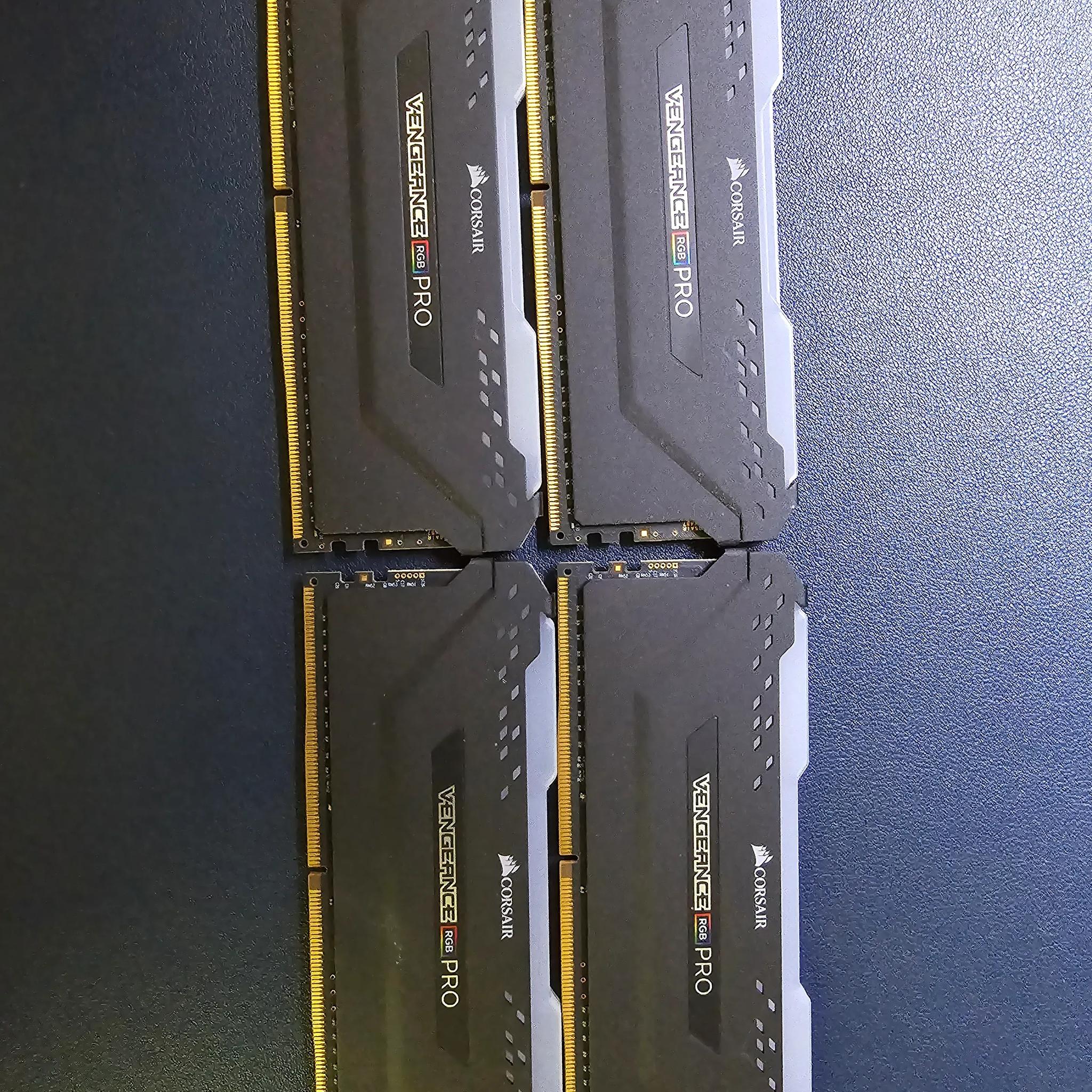 Corsair Vengeance RGB Pro DDR4 RAM 3200K - 4 x 8GB sticks