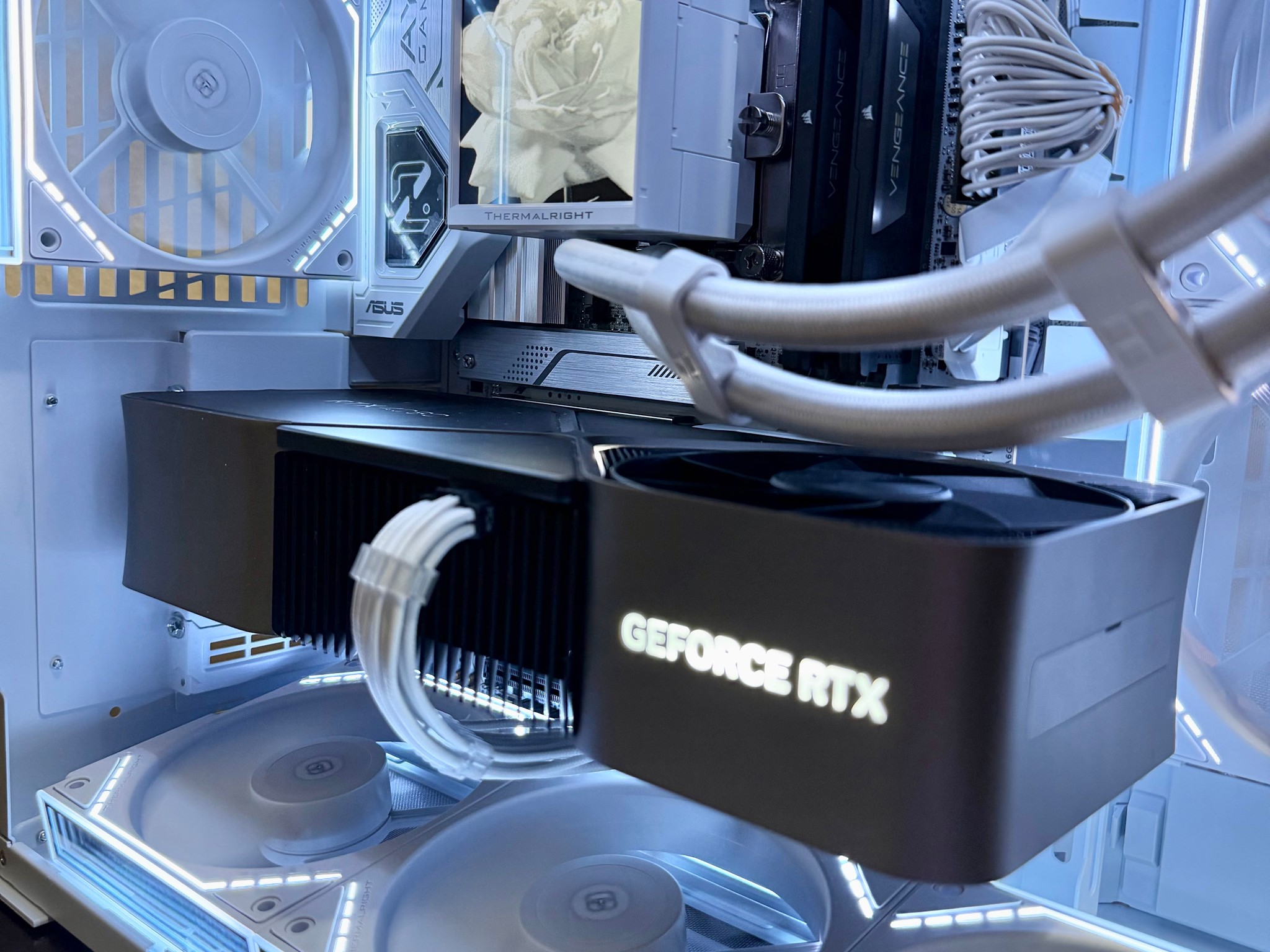 Premium White Gaming PC - RTX 4080 FE 16GB | Ultra 7 265K (20 Cores) | 32GB DDR5 | 2TB Gen4 NVMe SSD