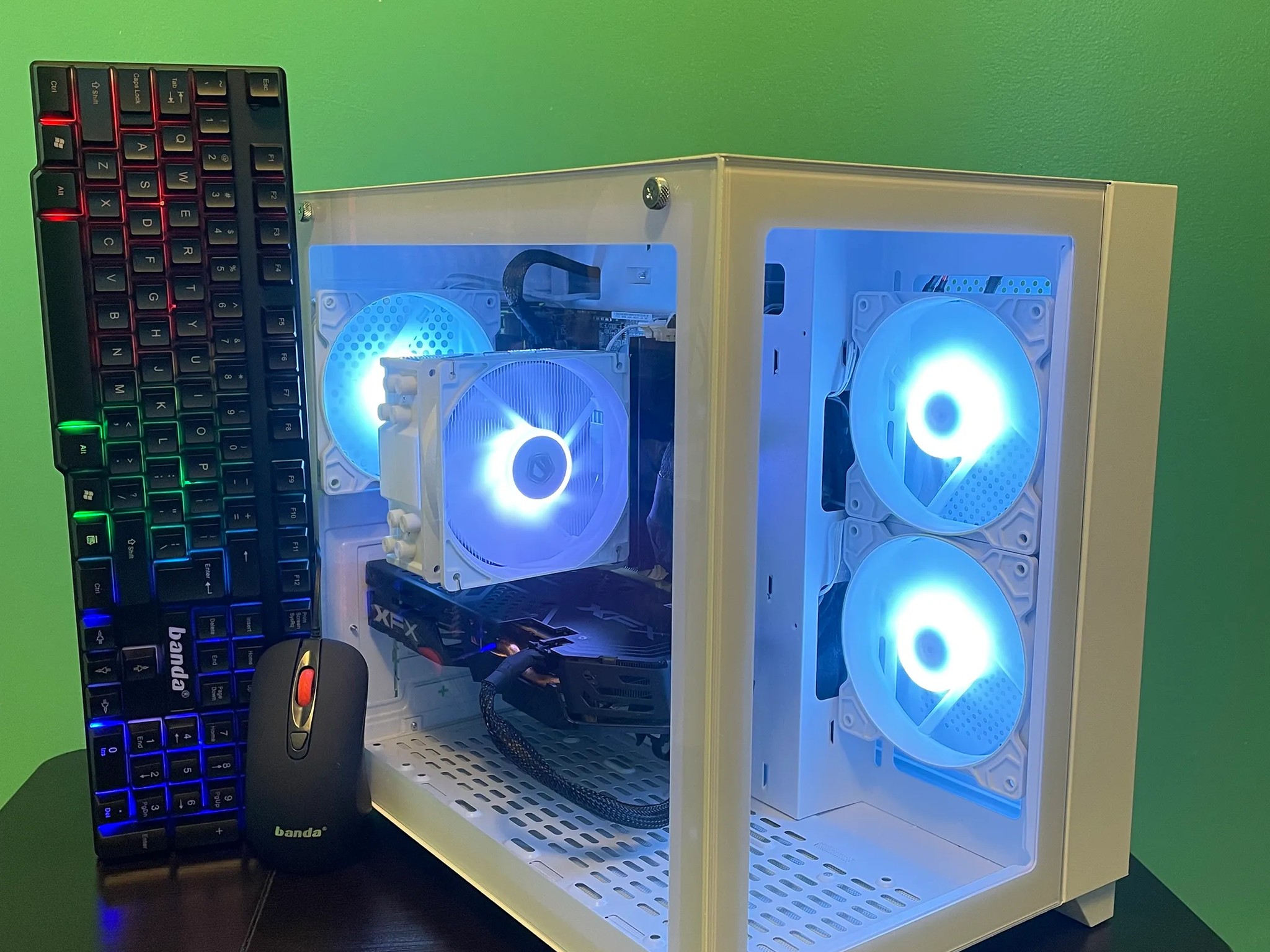 CLEAN White Gaming PC| Intel i5 / Amd RX580 / 8GB / 600GB Win 10 Pro WiFi