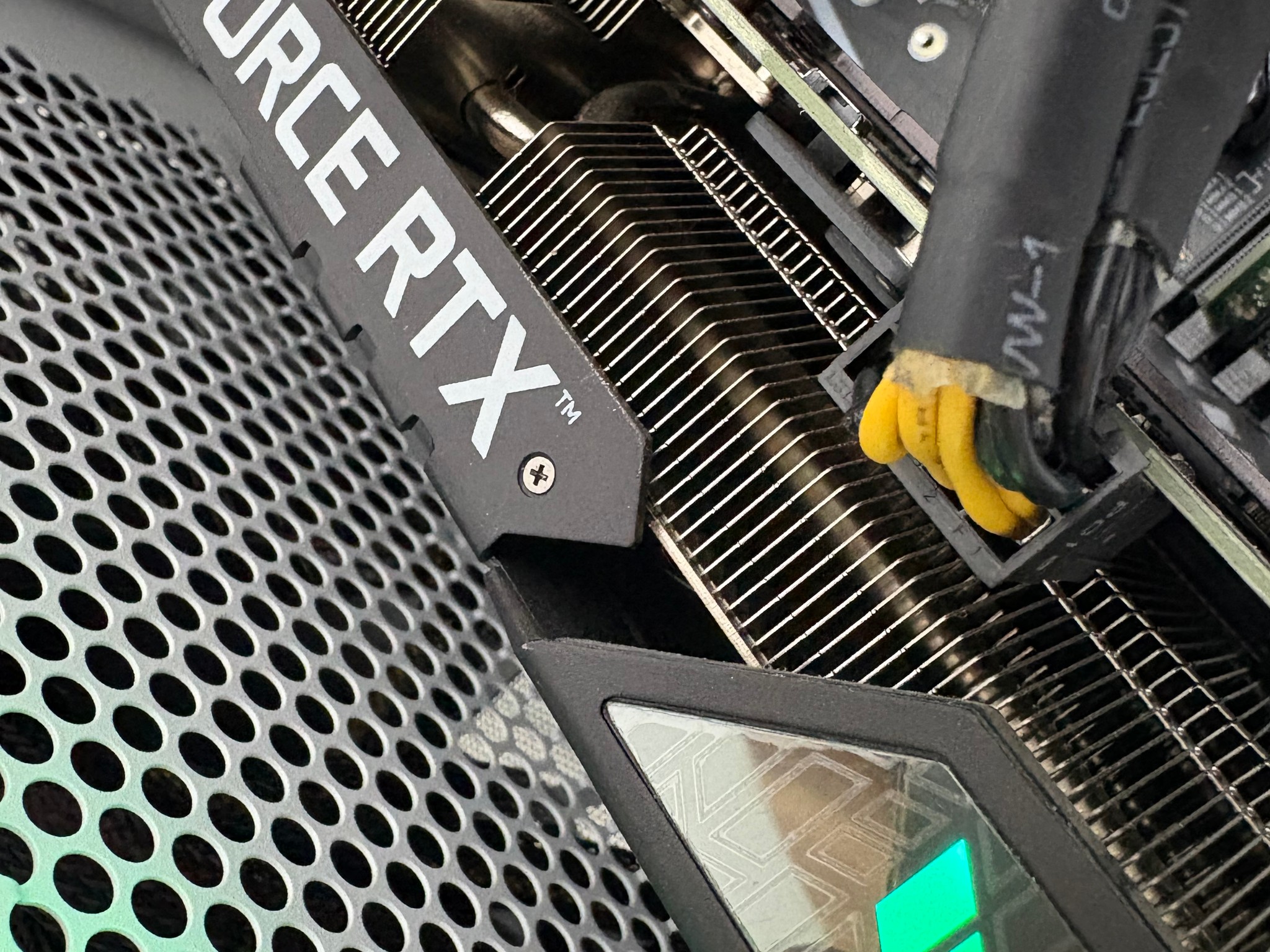 RGB Gaming PC// - Intel Core i5 10400F, RTX 3060 12GB, 16GB DDR4