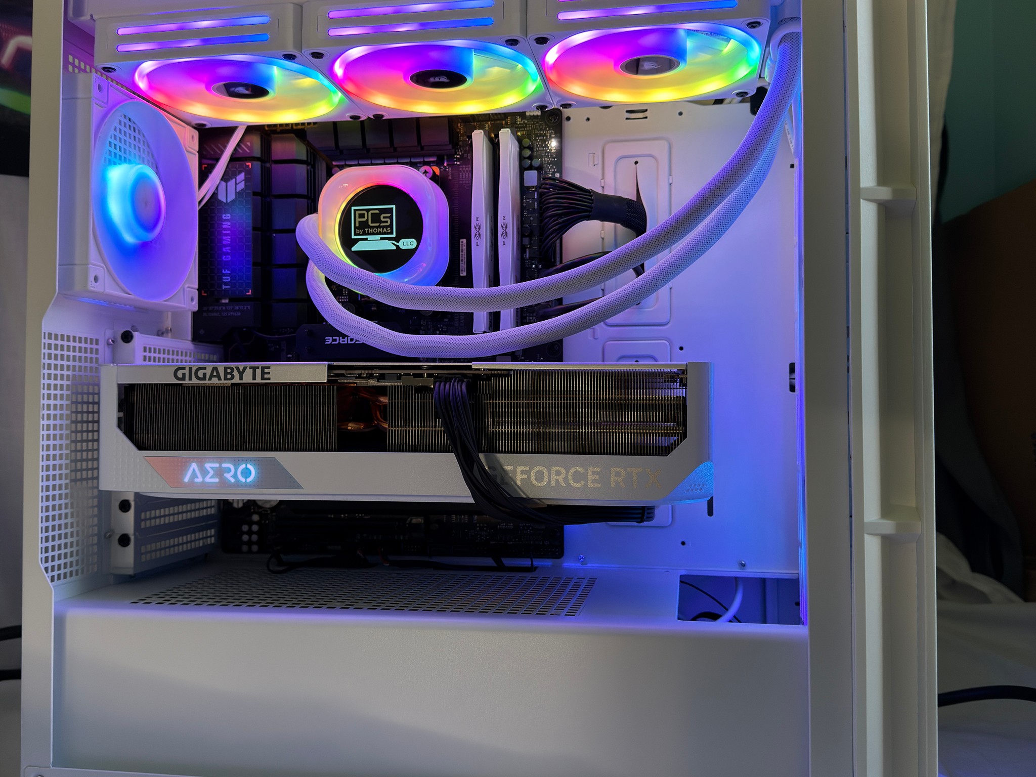RTX 4090 Ryzen 7 9800X3D Gaming Beast