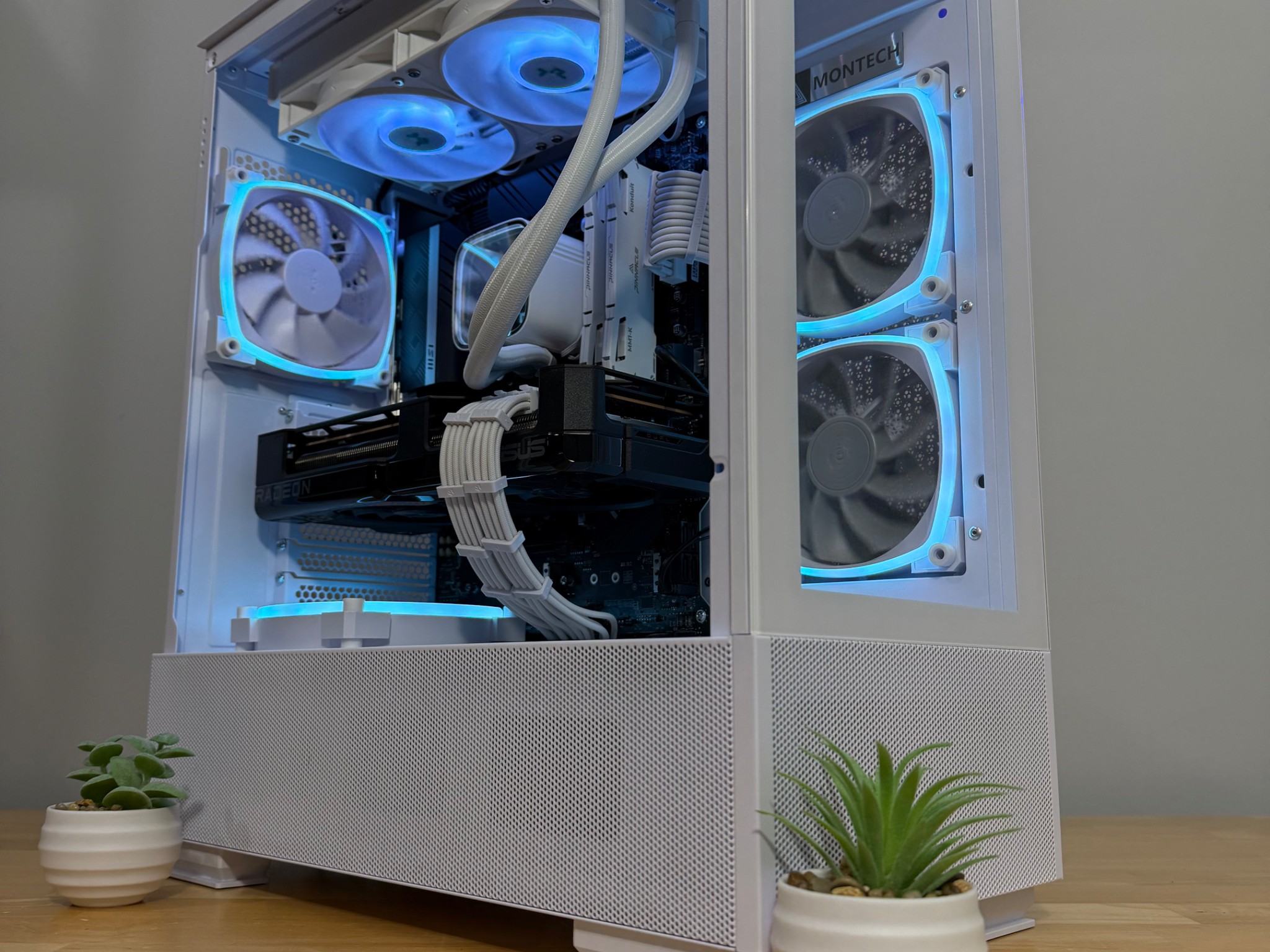 🧊ICE🧊-Liquid Cooled High-End Gaming PC-Rx 7800 xt-I5 12600KF-32GB Ram-1TB SSD