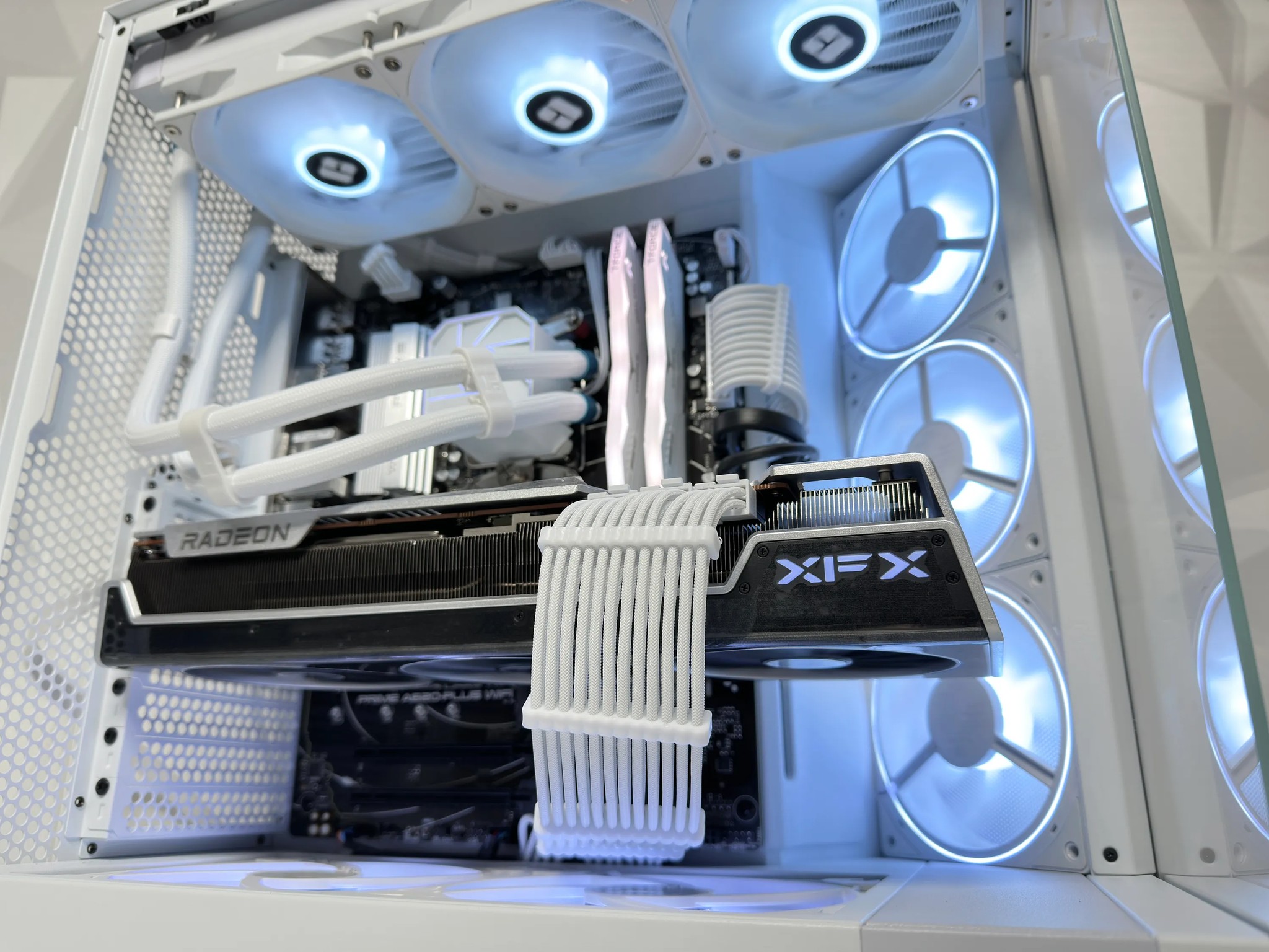 🛸👽🧊🥶Glacius|| Extreme Gaming PC🧊AMD RX 7900 XT 20GB🧊Ryzen 7 7700X🧊32GB DDR5🧊1TB NVME SSD