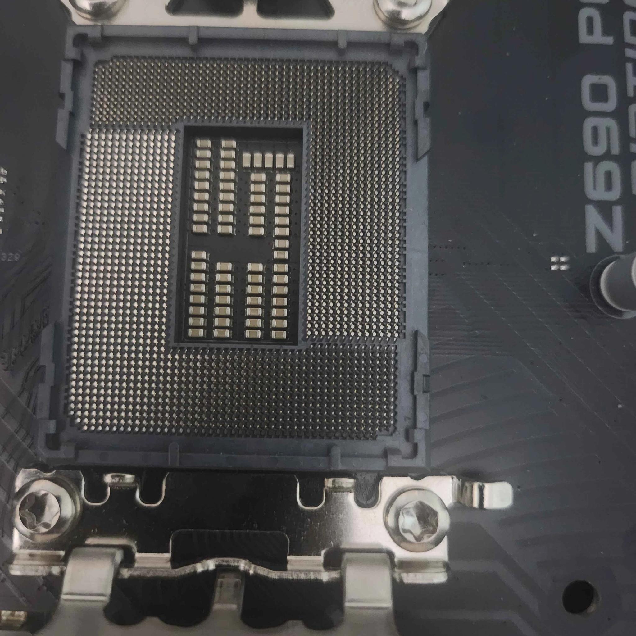 Z690 ASRock PG Riptide D4 with CPU Cooler and Ram