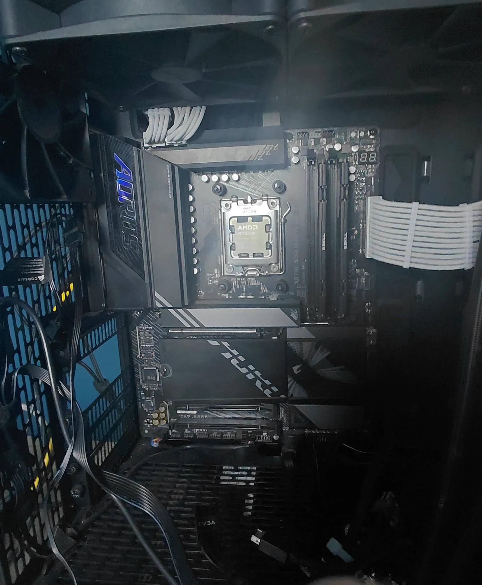 GIGABYTE X870E AORUS Elite WIFI7 AMD AM5 LGA 1718 Motherboard, ATX, DDR5, 4X M.2, PCIe 5.0, USB4