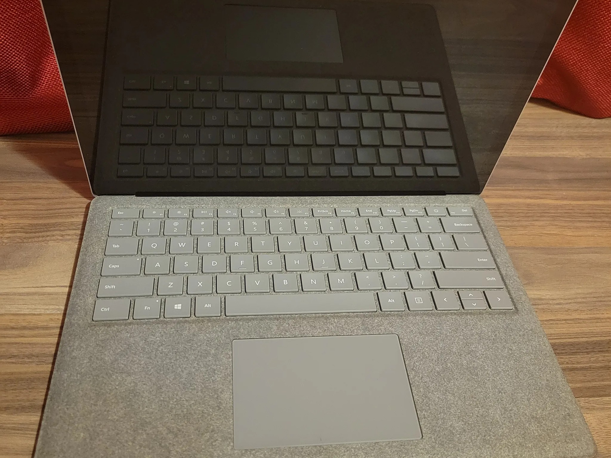 Microsoft Surface Laptop 2 - intel i7 - 512gb - 16gb ram - 13.5" touch screen