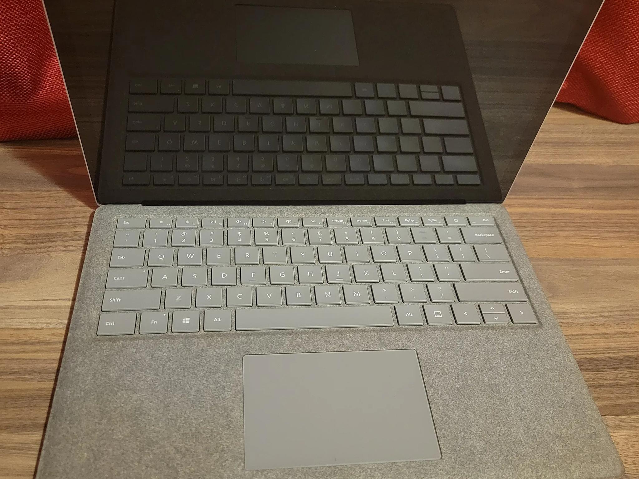 Microsoft Surface Laptop 2 - intel i7 - 512gb - 16gb ram - 13.5" touch screen