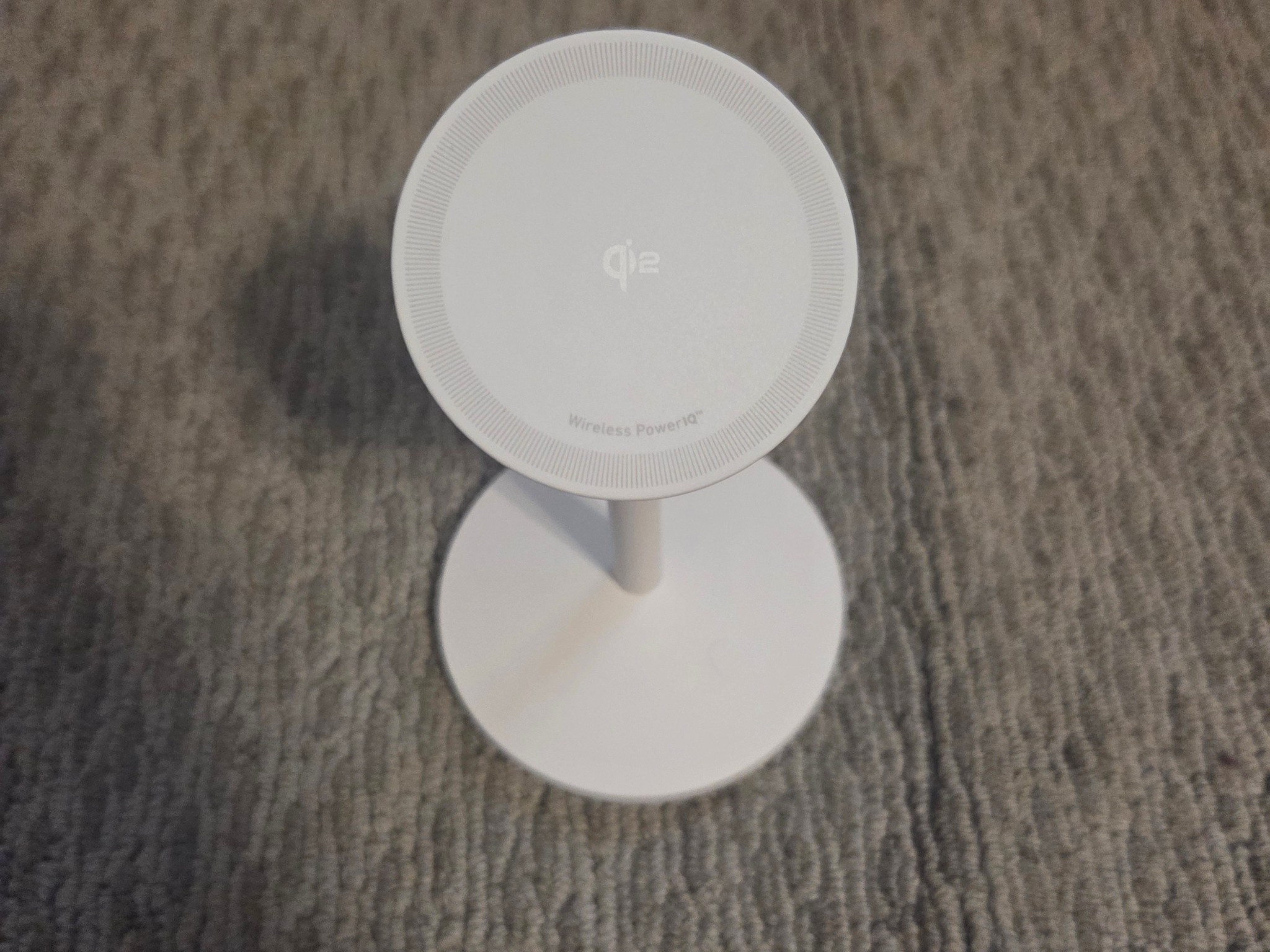 Anker mag go in white (excellent condition)