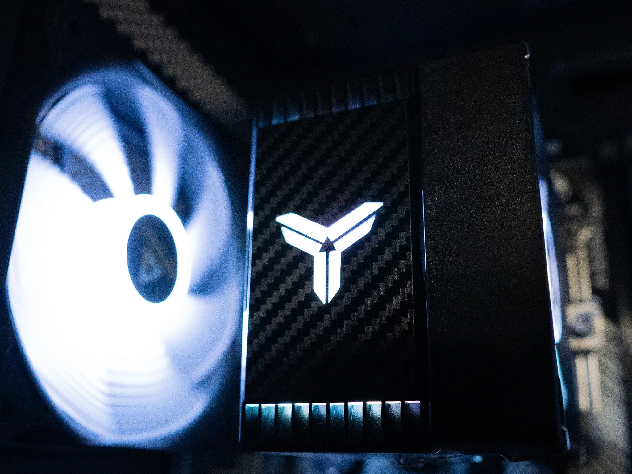 ⛈️❄️ | GIGABYTE RTX 4060 Ti | RYZEN 7 5700X | 32GB DDR4 RAM | 2TB NVME SSD | Arctic Snow