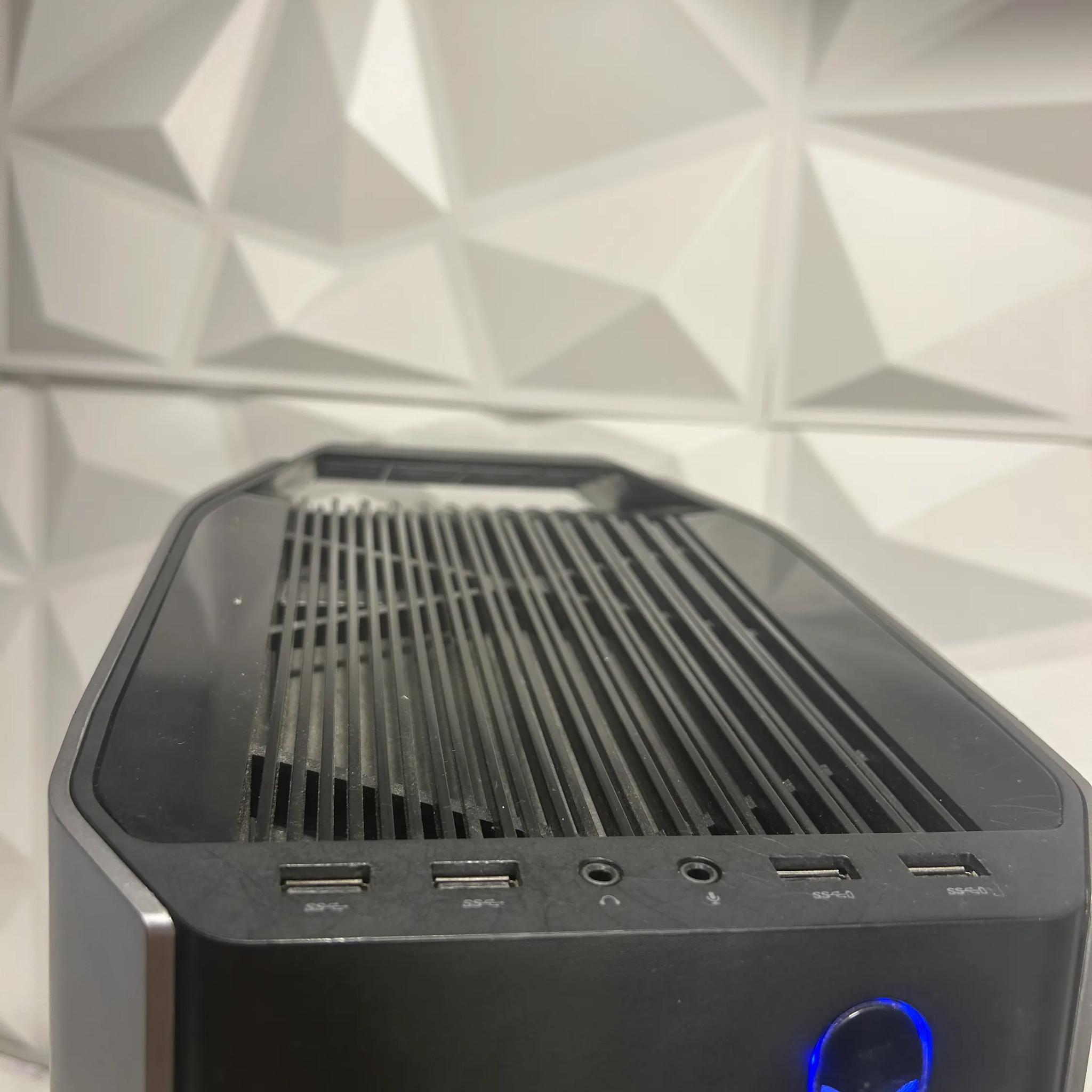 👽ALIENWARE👽 Gaming PC GTX 1080 Ti / Intel Core i7 7700K/ 16GB DDR4
