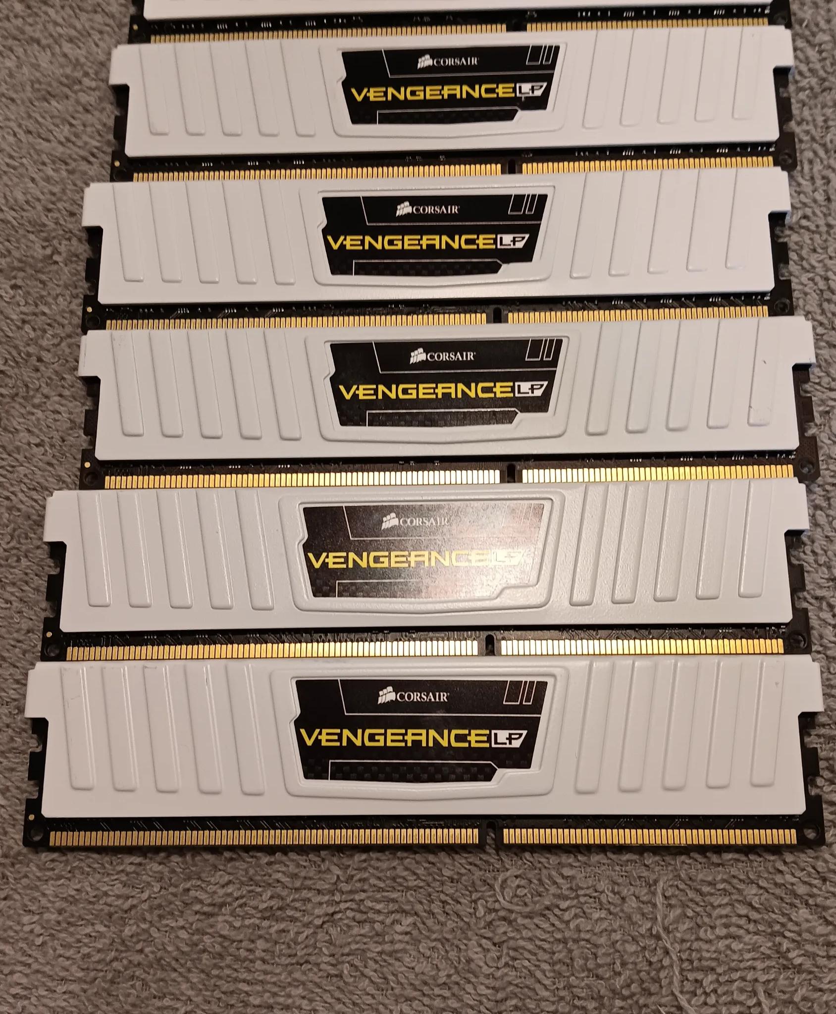 Corsair Vengeance LP 24GB 6X4GB) DDR3-1600 RAM