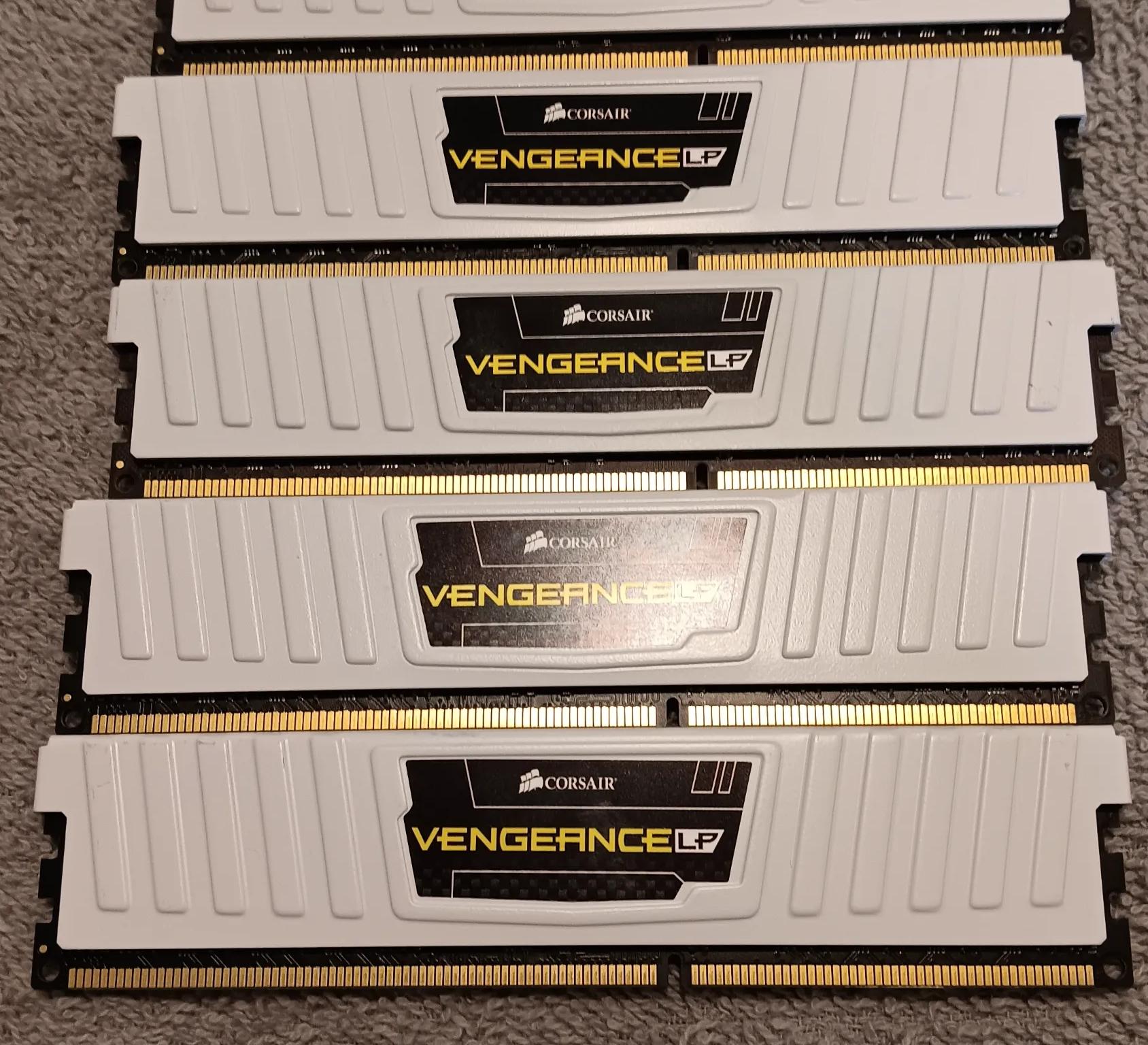 Corsair Vengeance LP 24GB 6X4GB) DDR3-1600 RAM