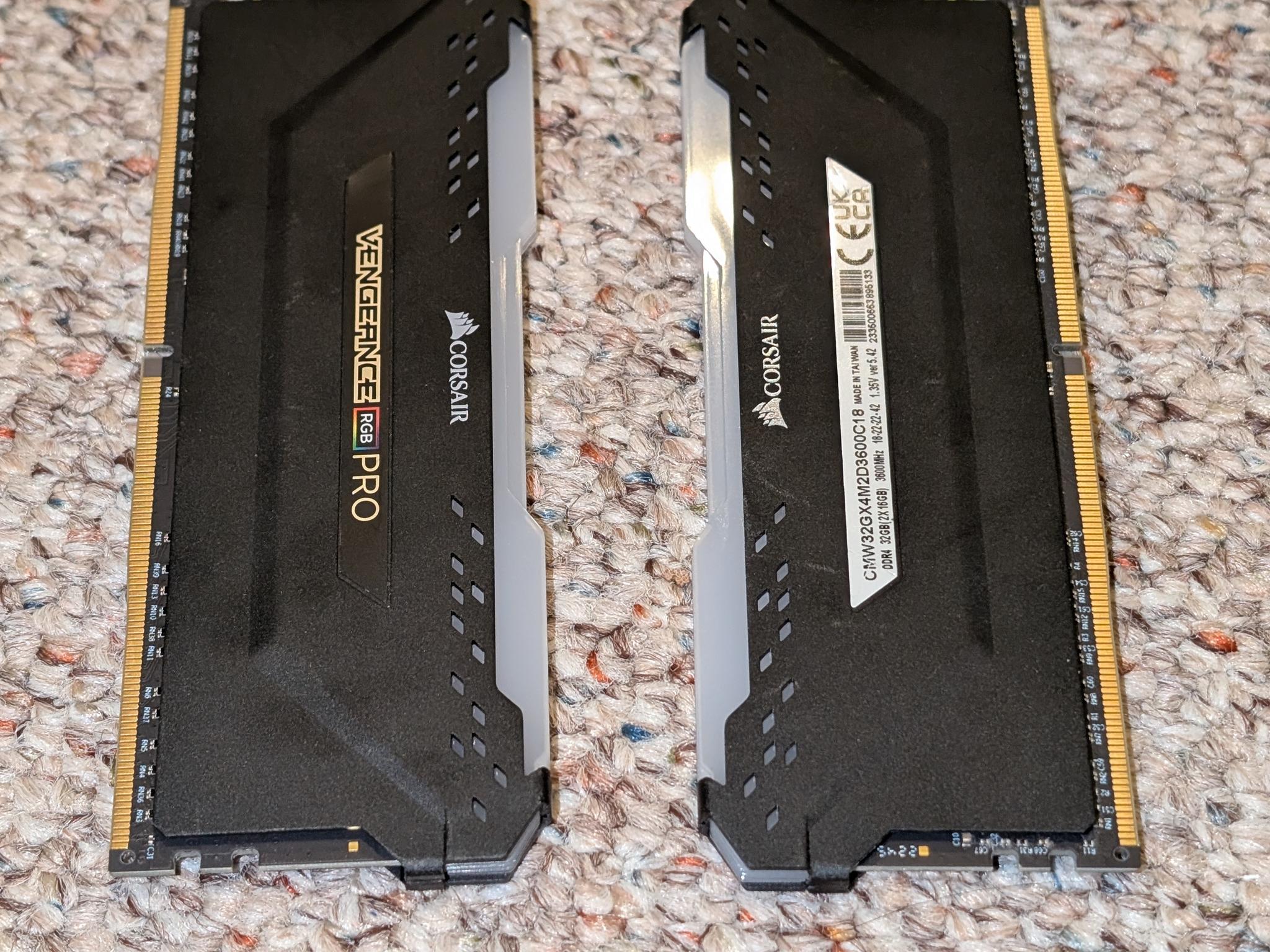 Corsair Vengeance RBG Pro 32 GB 3600 MHz (16GB x 2)
