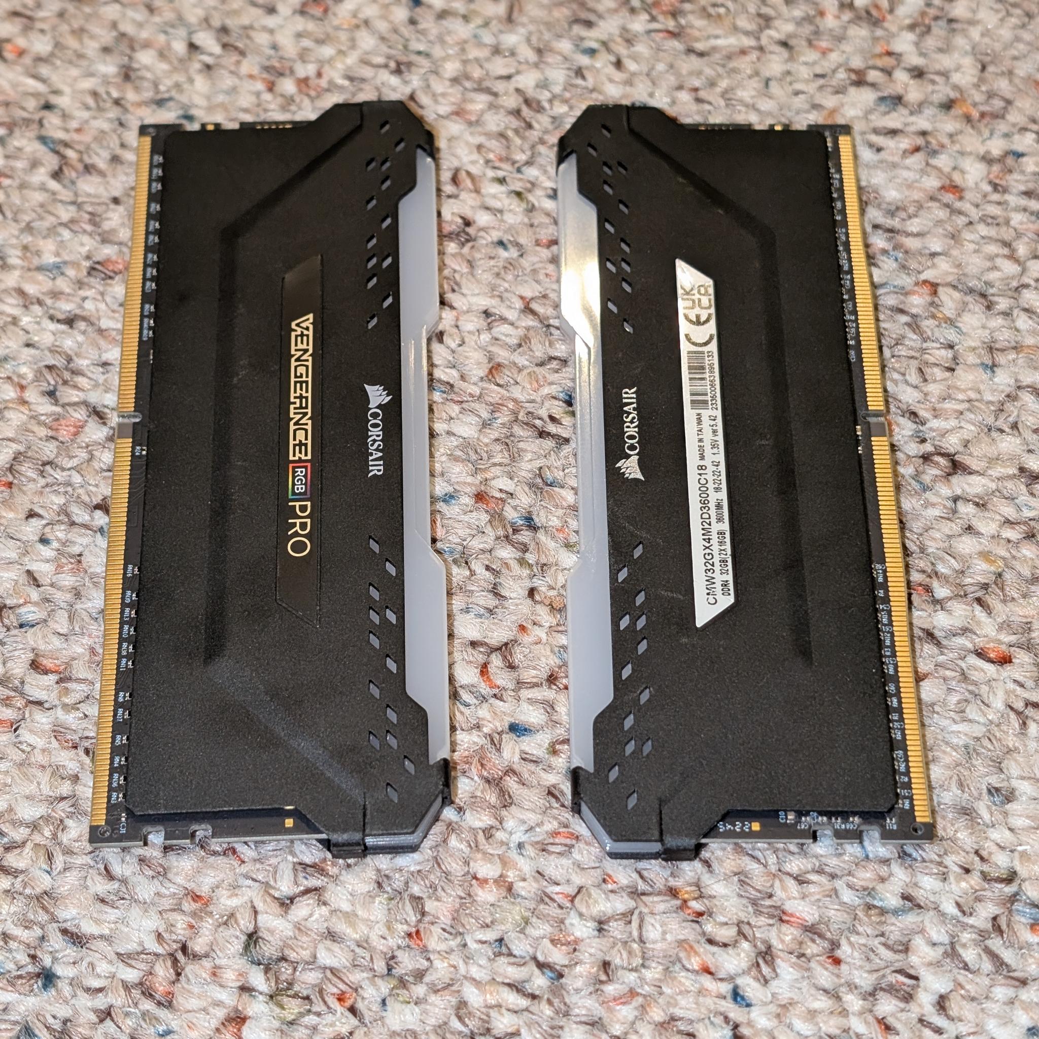 Corsair Vengeance RBG Pro 32 GB 3600 MHz (16GB x 2)