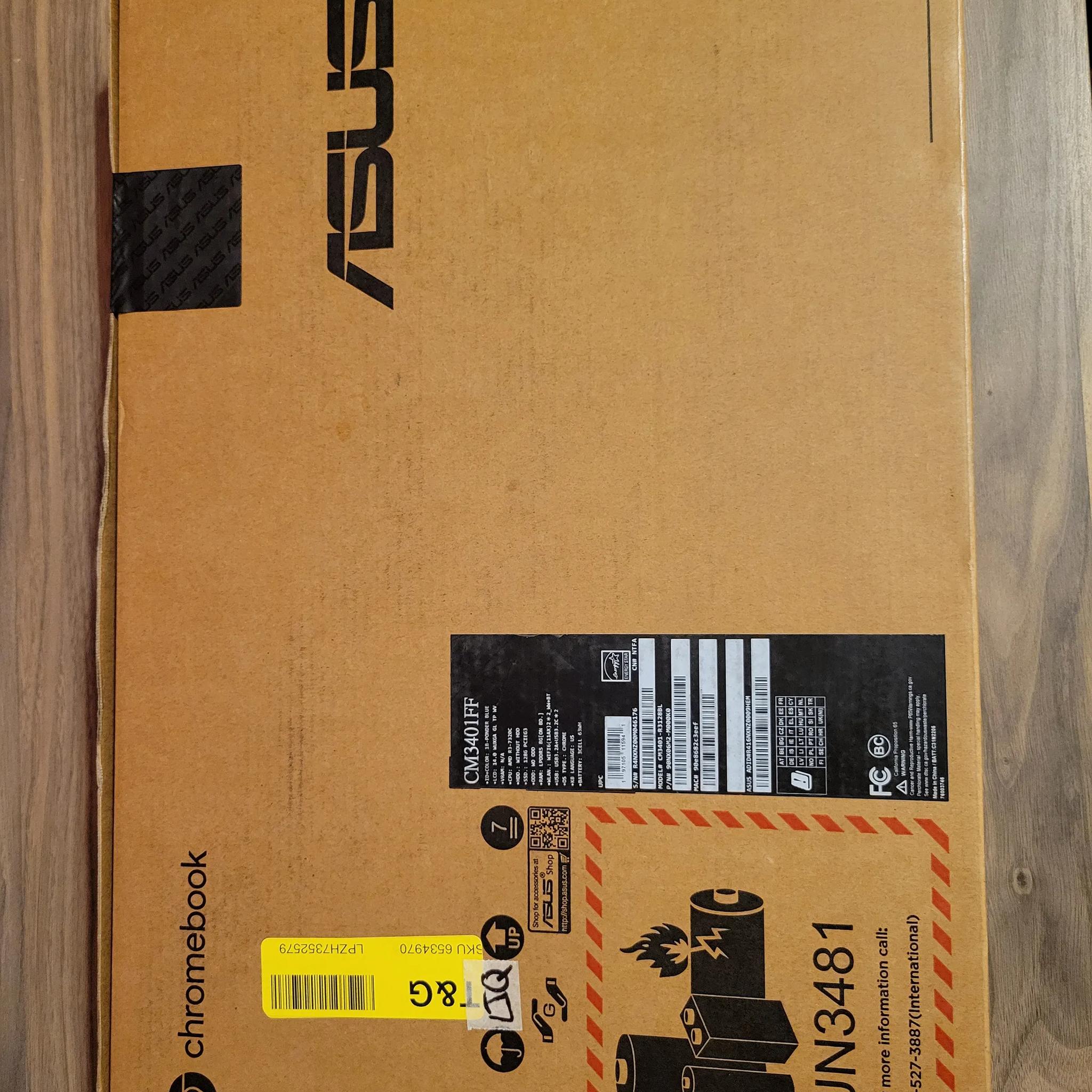 ASUS Chromebook Plus CM3401 14" 2-in-1 Laptop with Google AI - AMD Ryzen 3 7320C - 8GB Memory