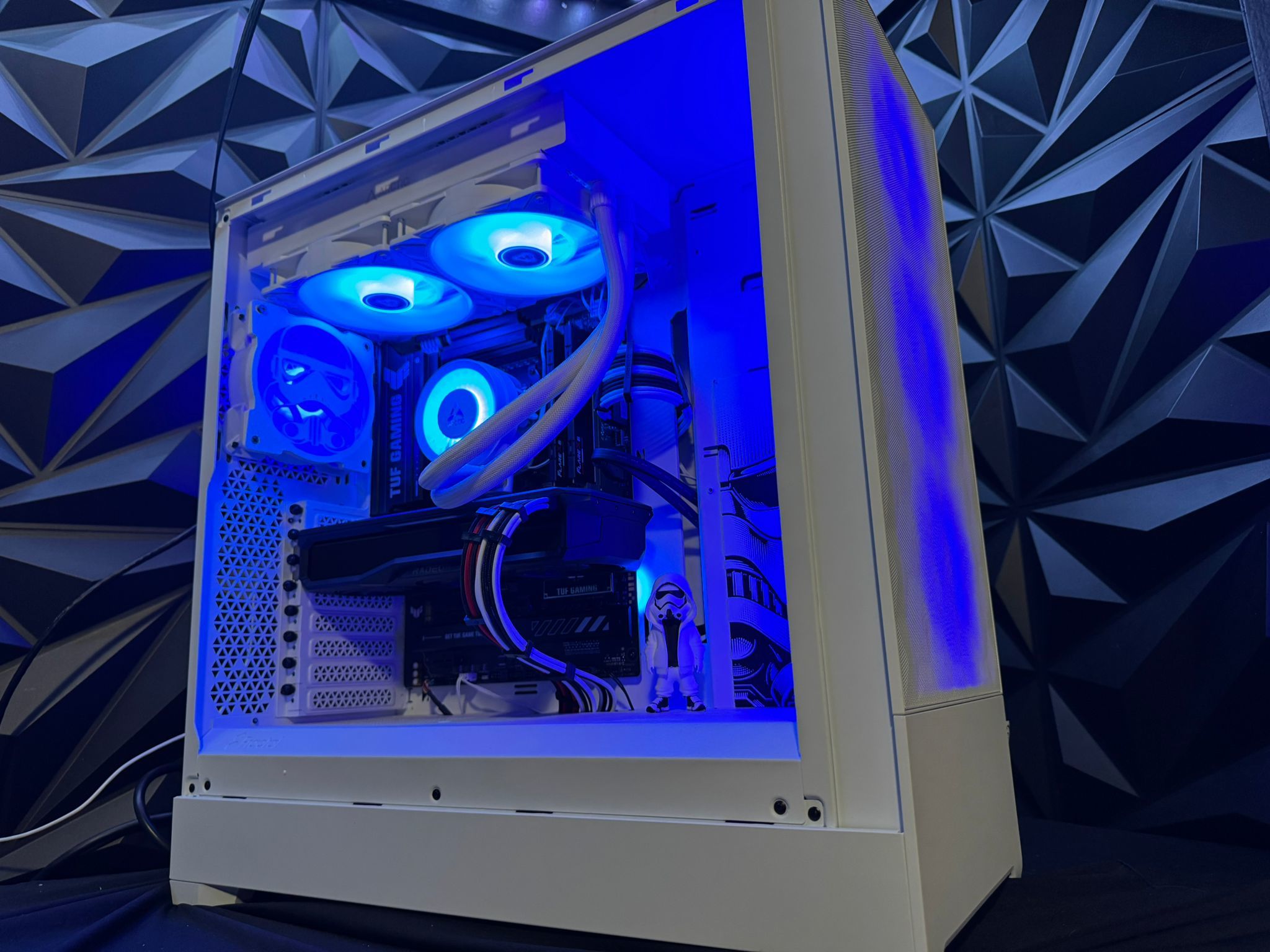 ⚪⚫ The Trooper ⚫⚪ Ryzen 7 7700X| RX 7900XT 20GB| 32 GB DDR5| 4 TB NVMe