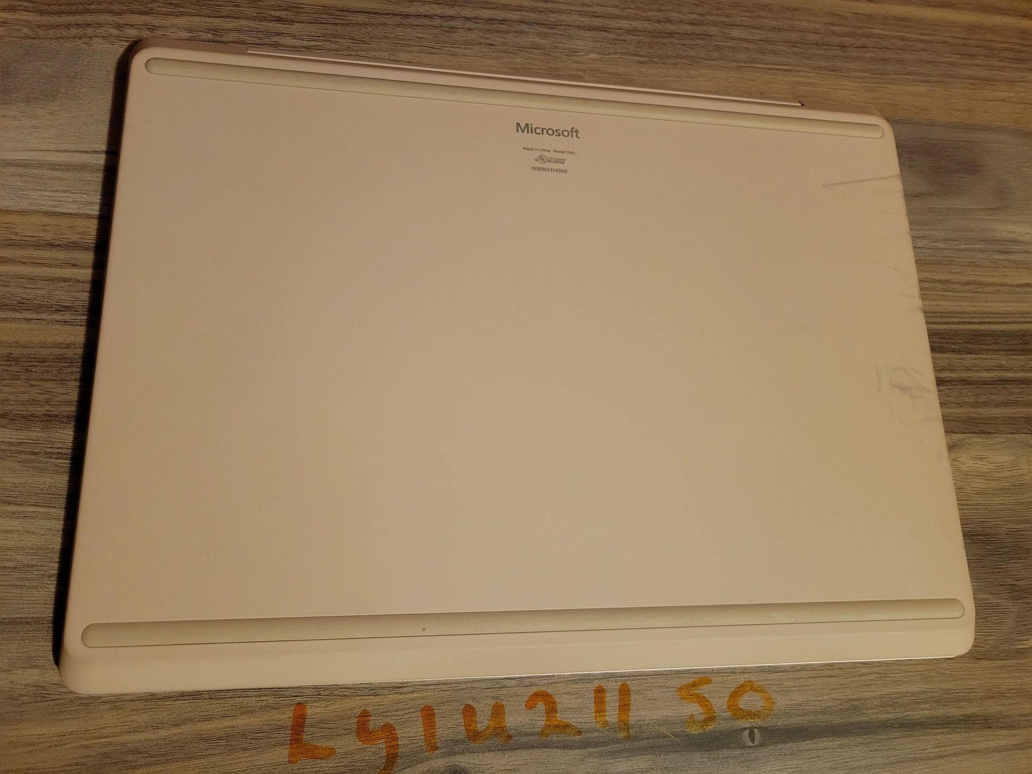 Microsoft Surface laptop Go - 128gb - intel i5 10th gen. - 12.4" touch screen