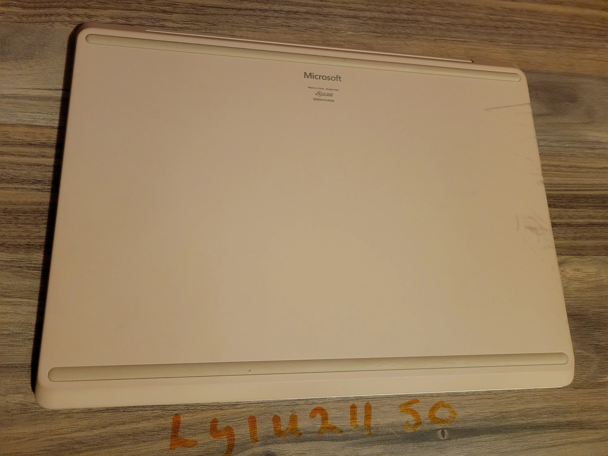 Microsoft Surface laptop Go - 128gb - intel i5 10th gen. - 12.4" touch screen