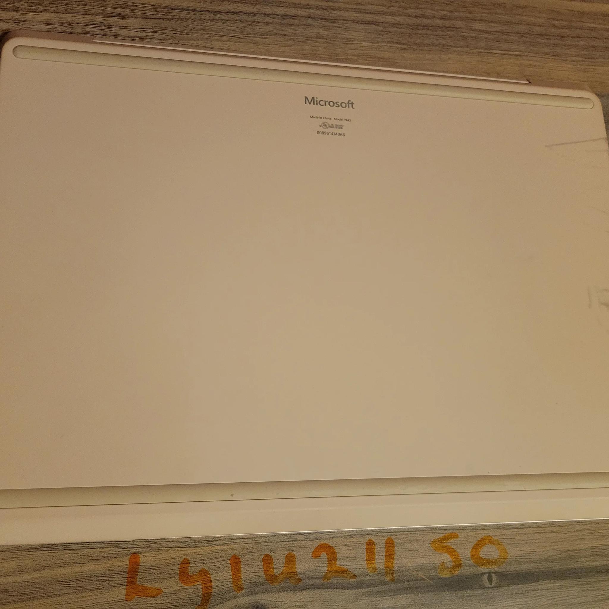 Microsoft Surface laptop Go - 128gb - intel i5 10th gen. - 12.4" touch screen