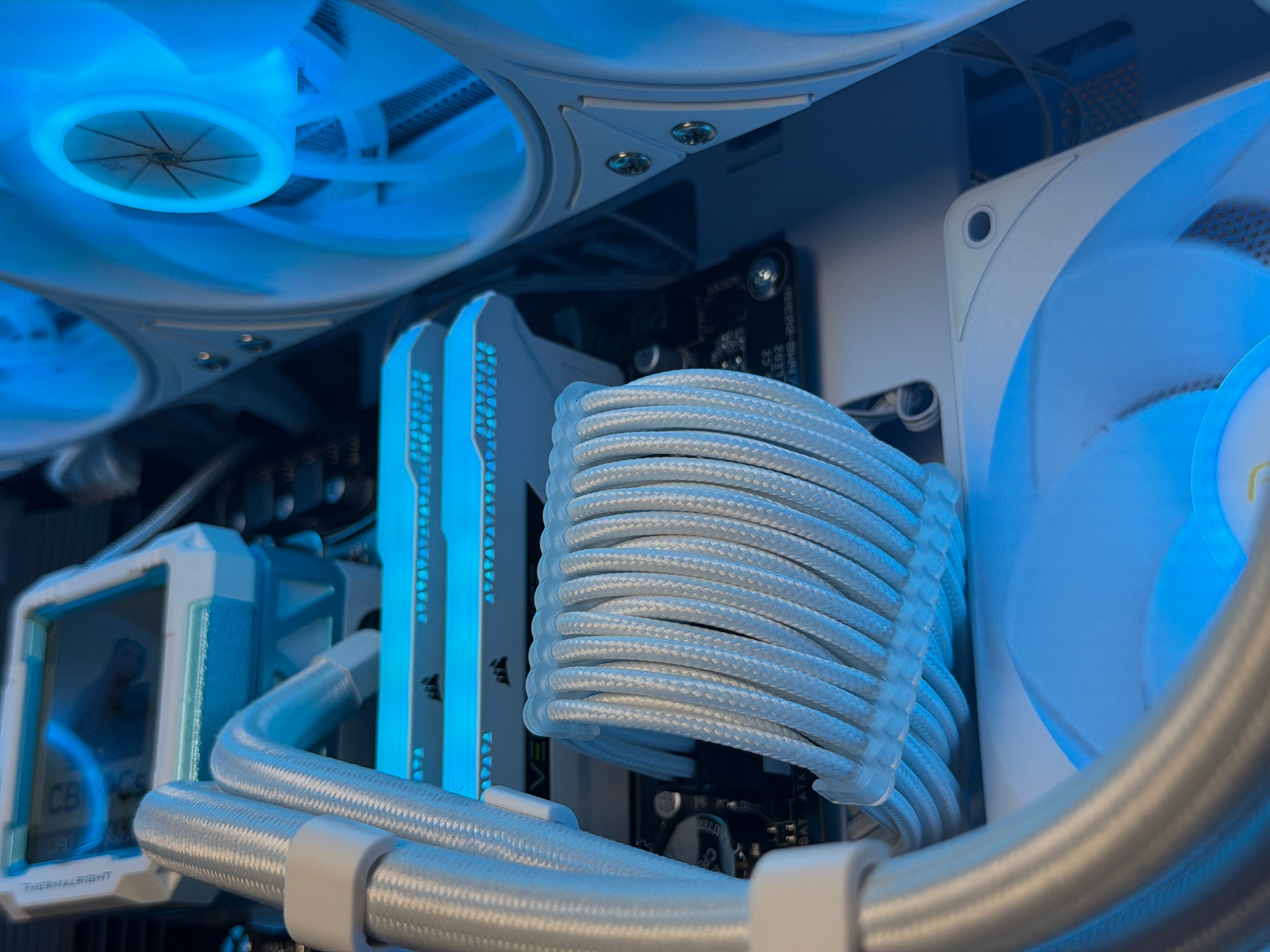 🧊💎 1440p White Gaming PC -  Ryzen 7 5700x / RTX 4070  / 1TB NVME SSD / 32GB Ram / Wifi + Bluetooth