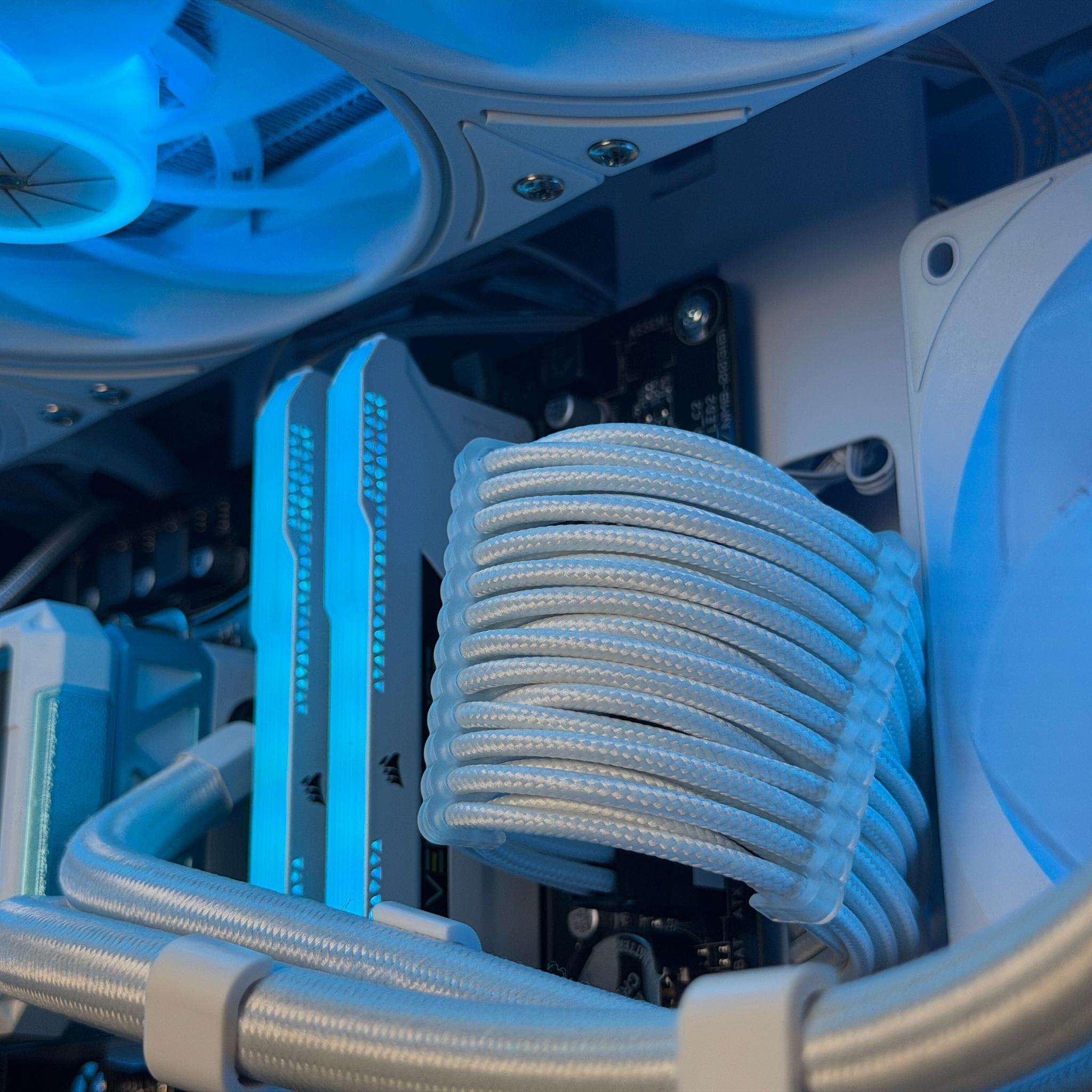 🧊💎 1440p White Gaming PC -  Ryzen 7 5700x / RTX 4070  / 1TB NVME SSD / 32GB Ram / Wifi + Bluetooth