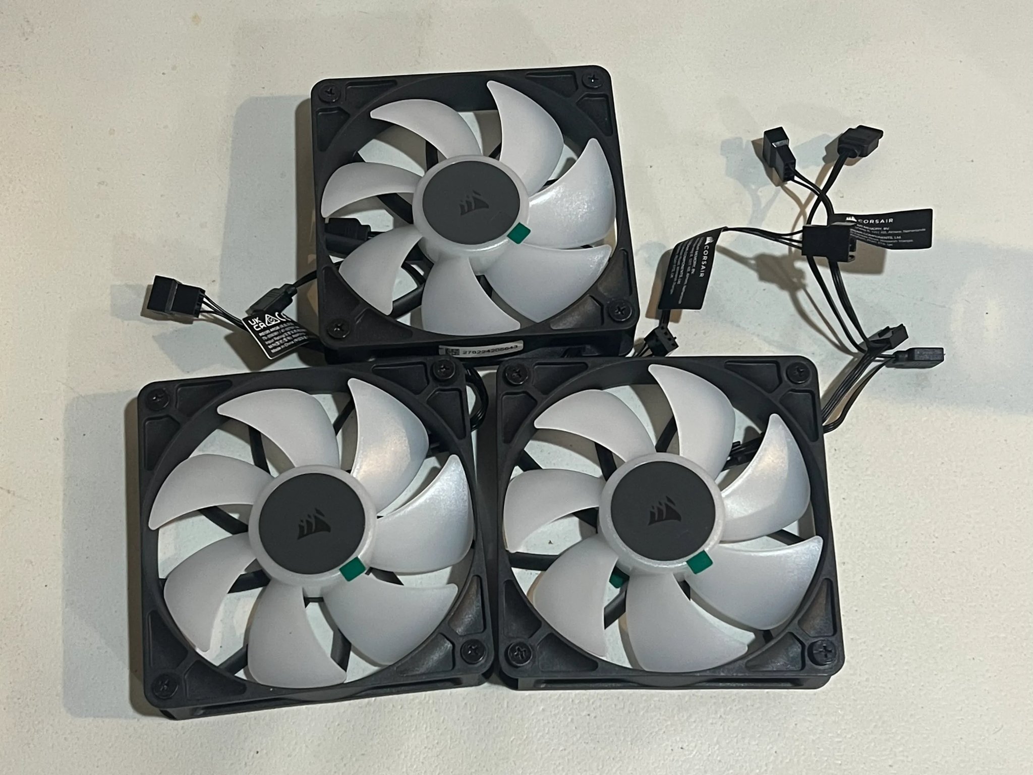CORSAIR iCUE Link RX120 RGB 120mm PWM Fans with iCUE Link System Hub - Magnetic Dome Bearing