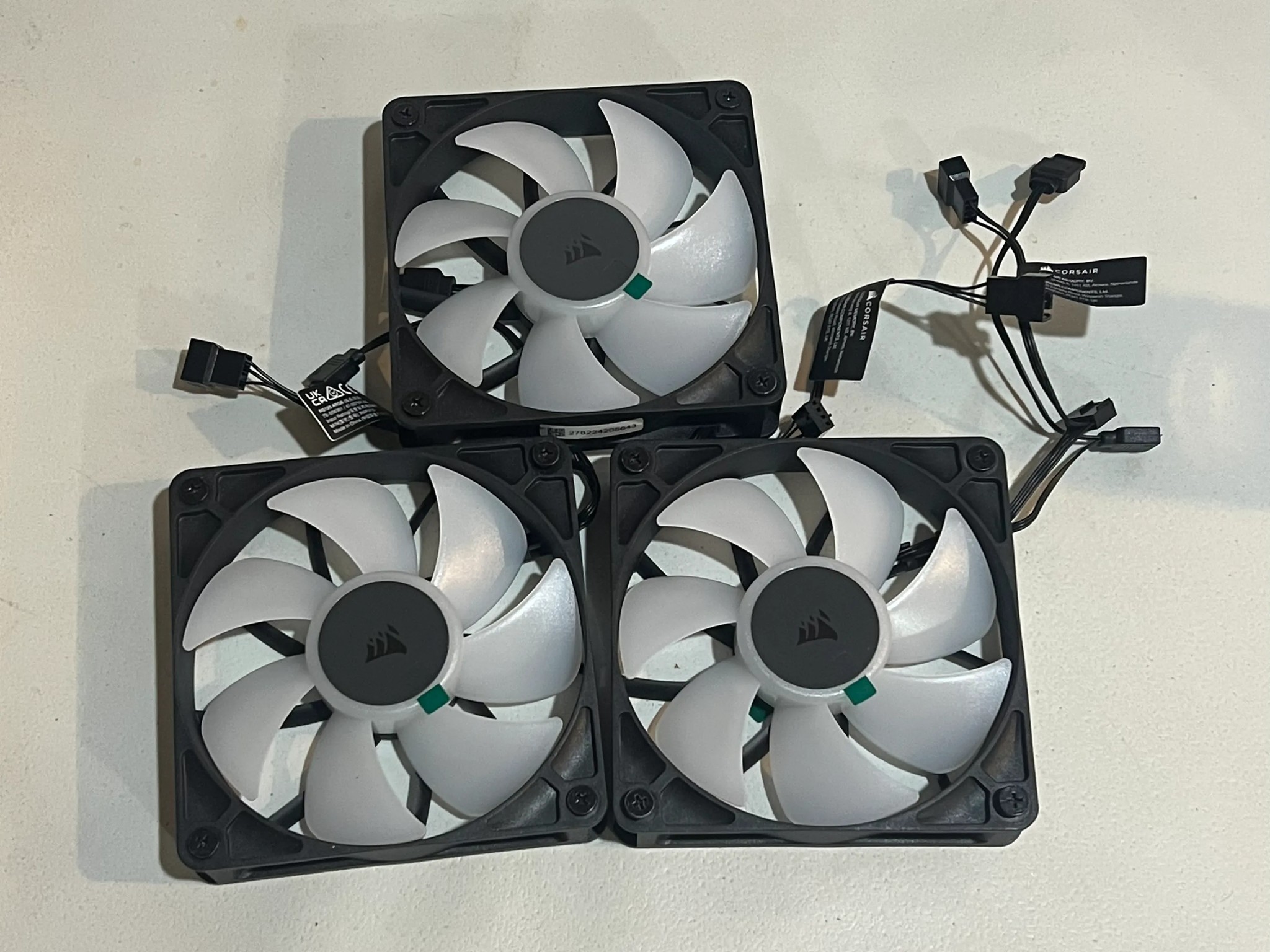 CORSAIR iCUE Link RX120 RGB 120mm PWM Fans with iCUE Link System Hub - Magnetic Dome Bearing